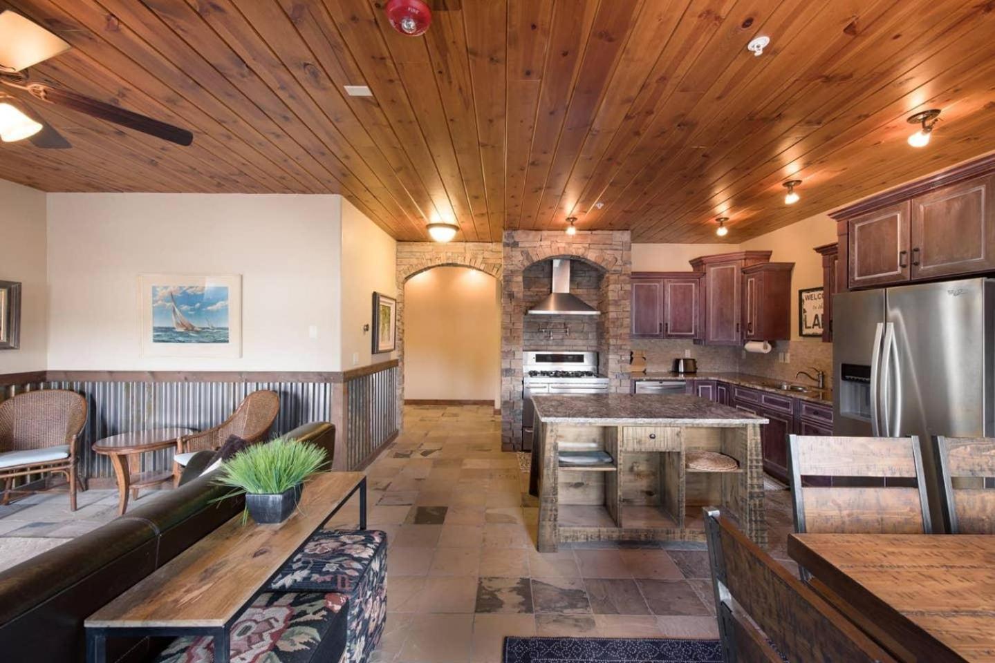TimberCrest Downtown Lakeview Condo South by Casago McCall - Donerightmanagement