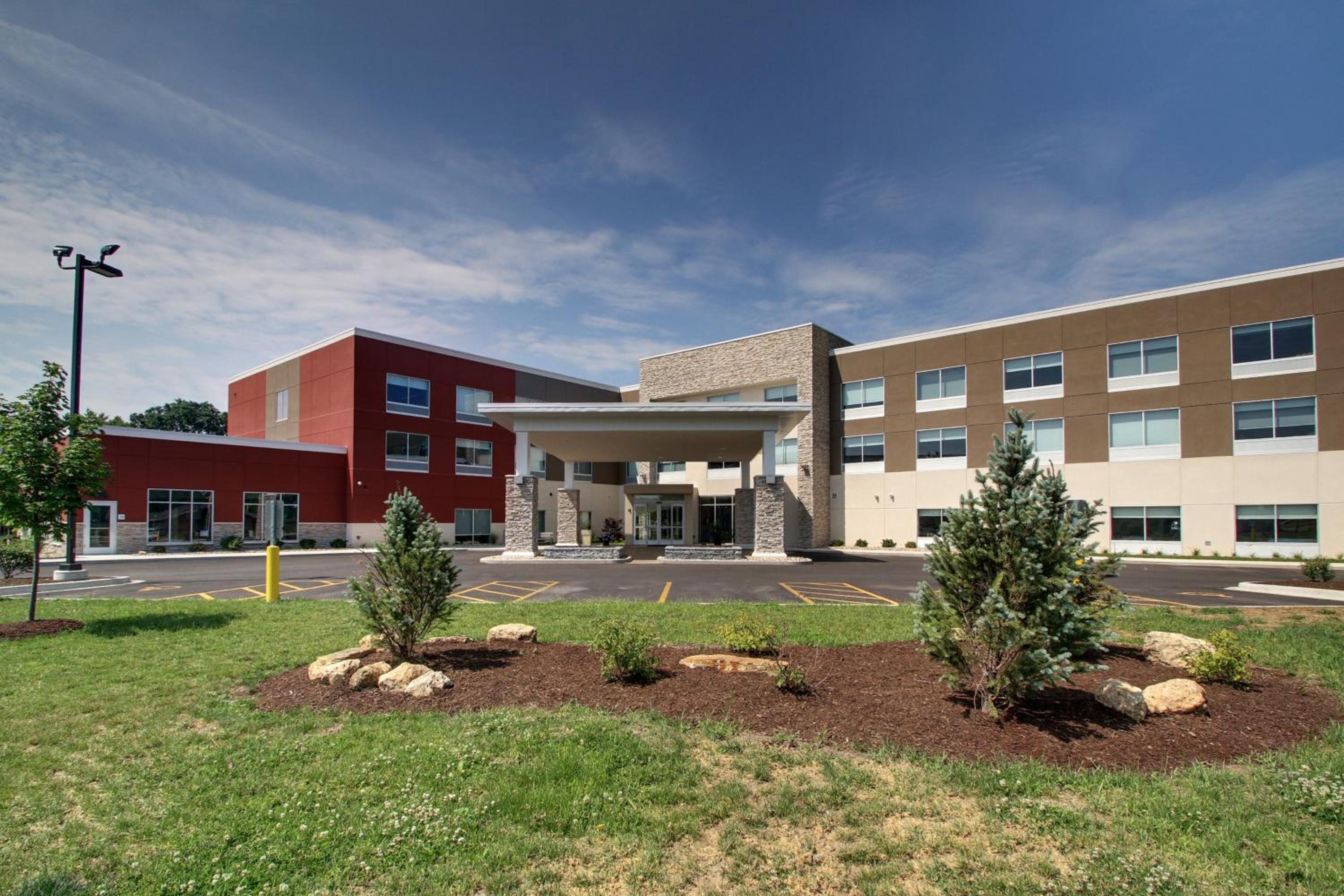Galesburg Vacations - Holiday Inn Express  Suites Galesburg, an IHG Hotel - Property Image 1