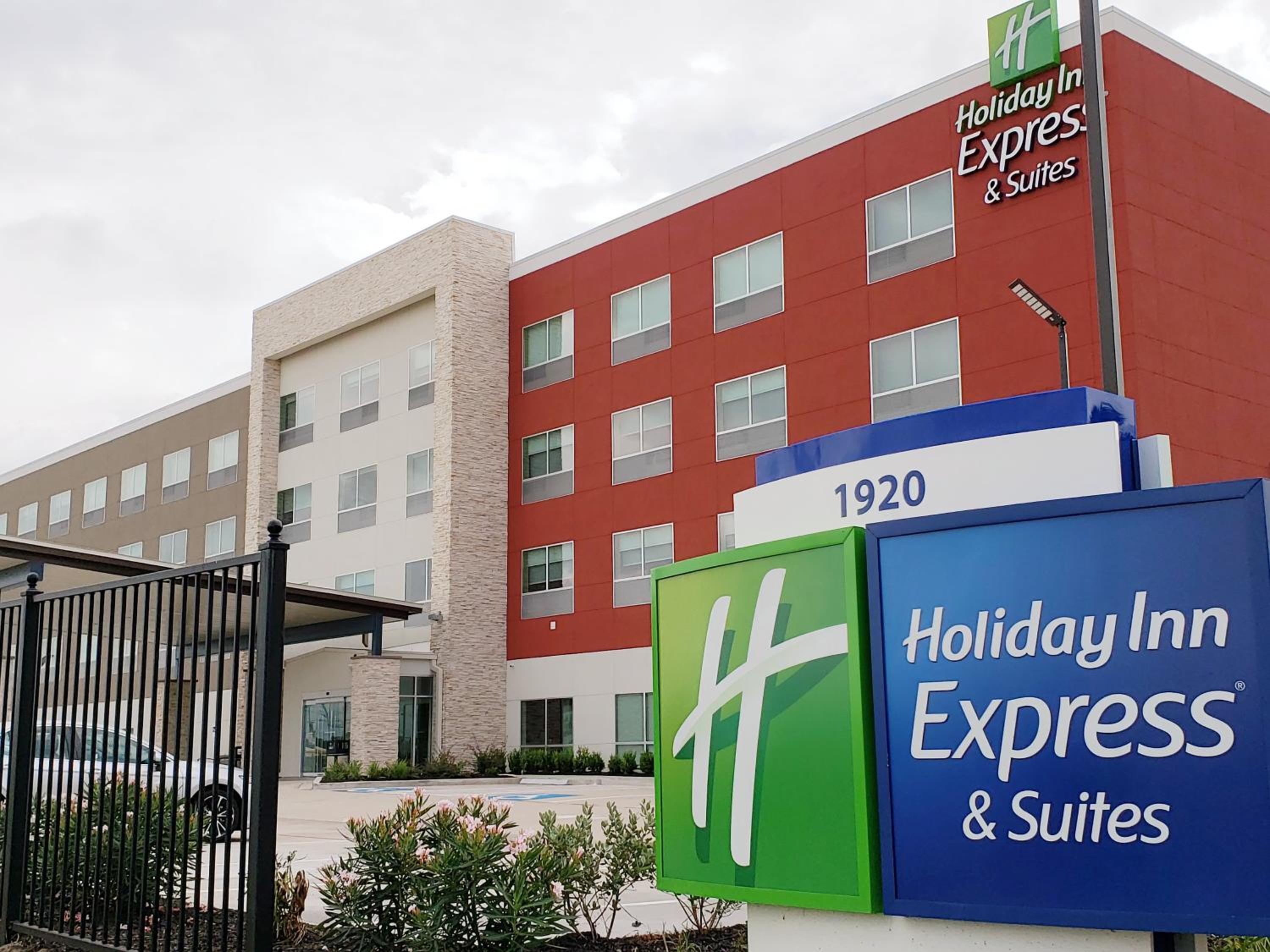 Holiday Inn Express Suites - Houston IAH - Beltway 8, an IHG Hotel - Property Image 49