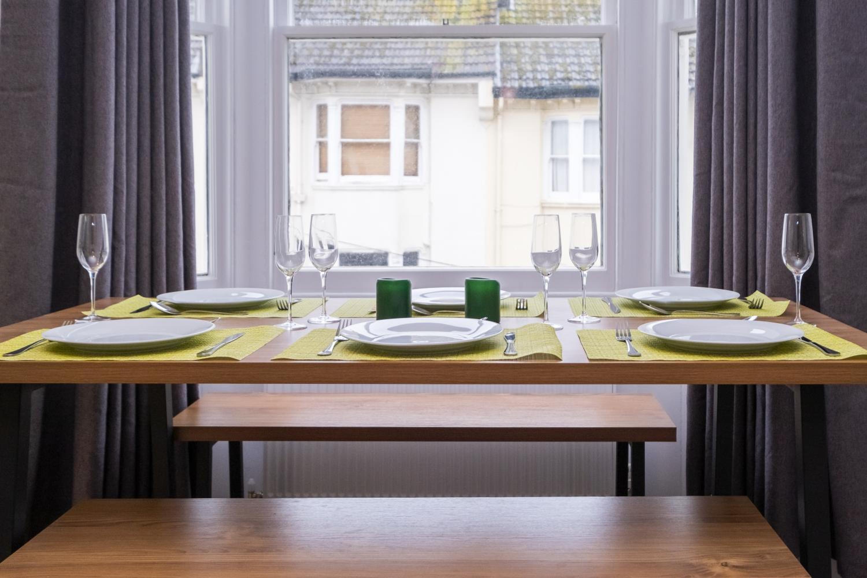 Beautiful Central Apartment view 4