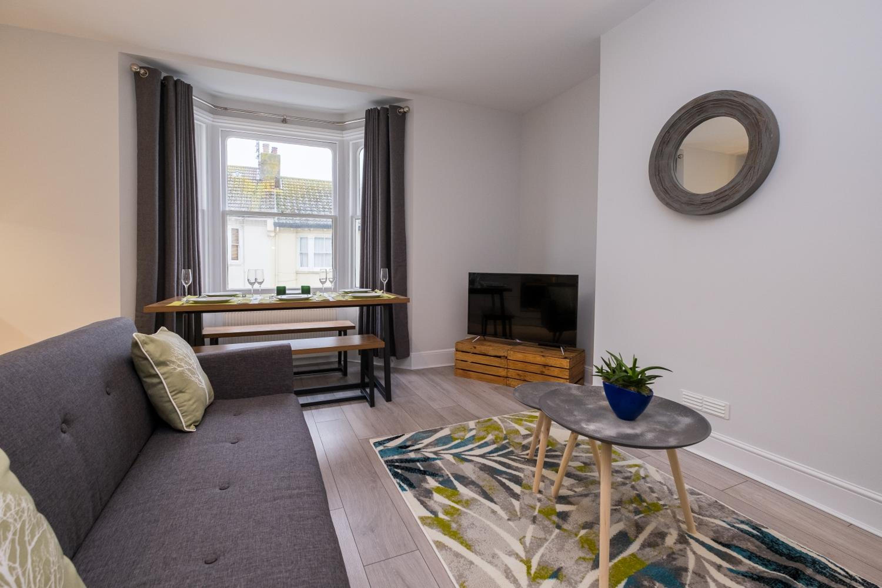 Beautiful Central Apartment view 2