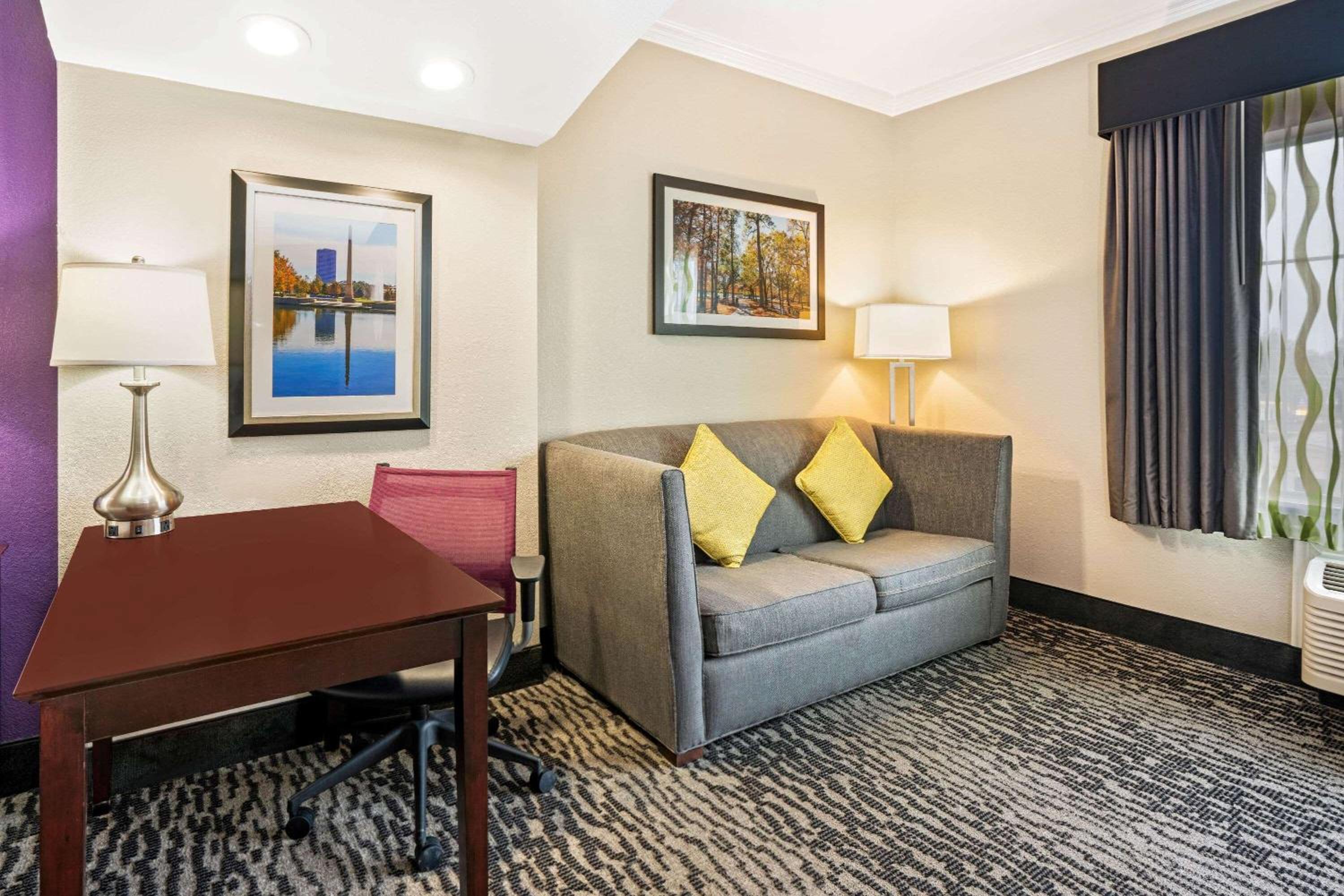 La Quinta by Wyndham Houston - Magnolia - Property Image 3