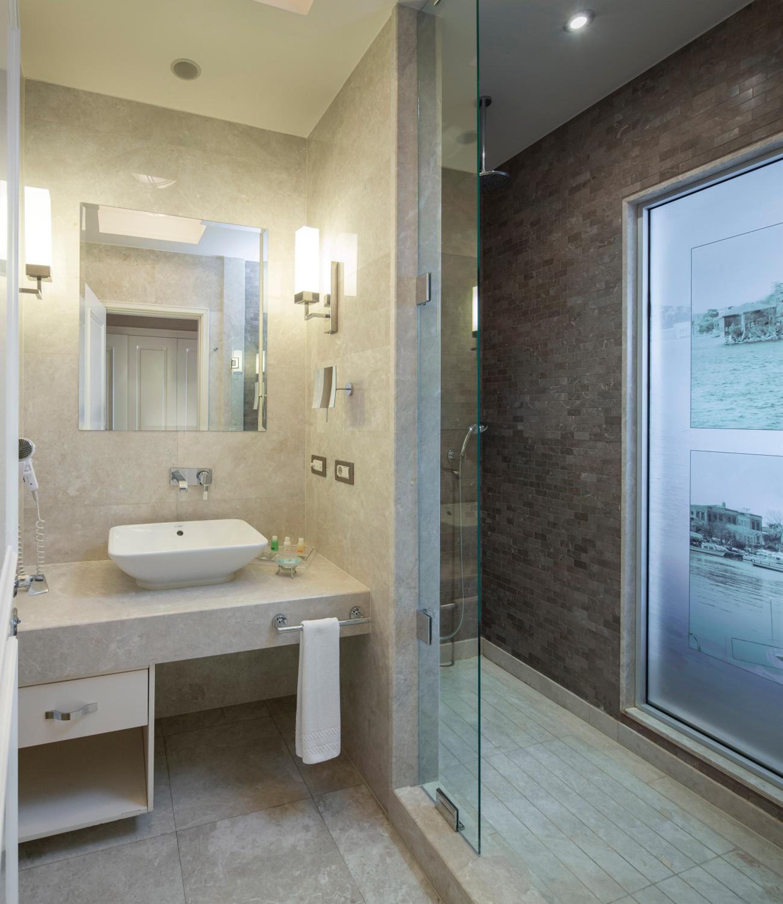Titanic Business Kartal - Image 31