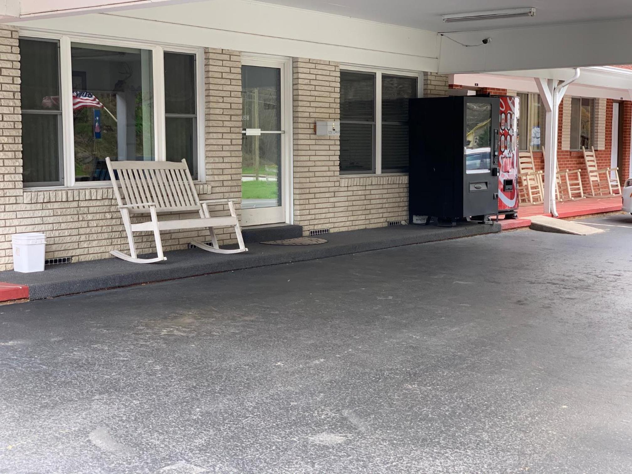 Travelowes Motel - Maggie Valley