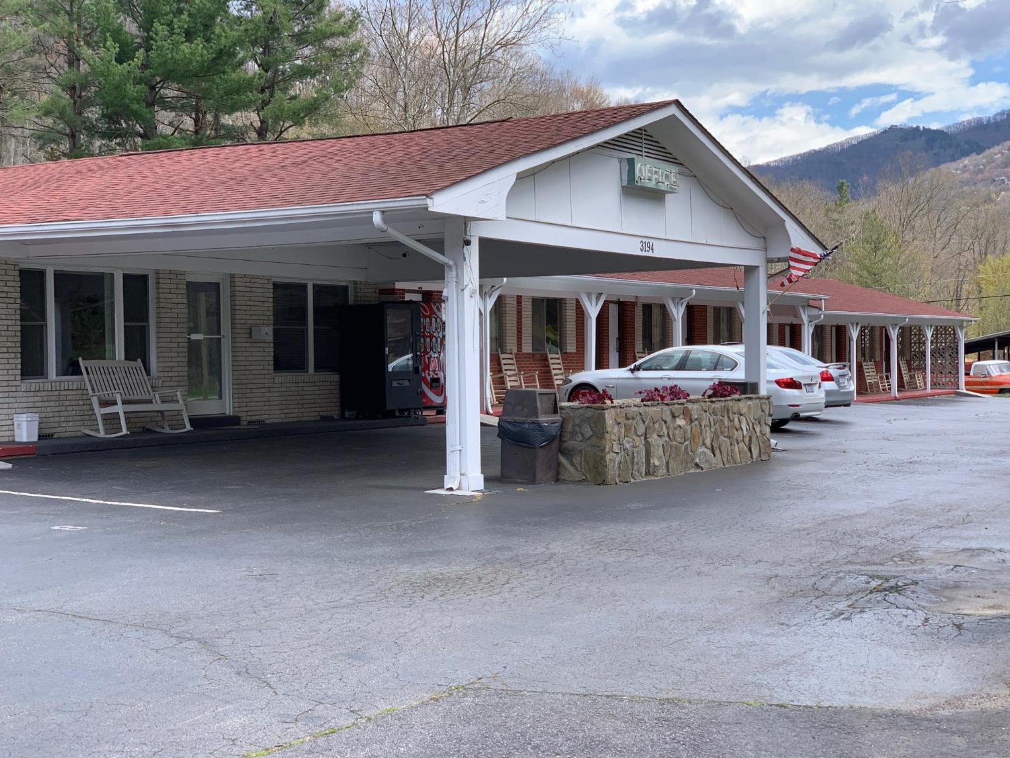 Travelowes Motel - Maggie Valley