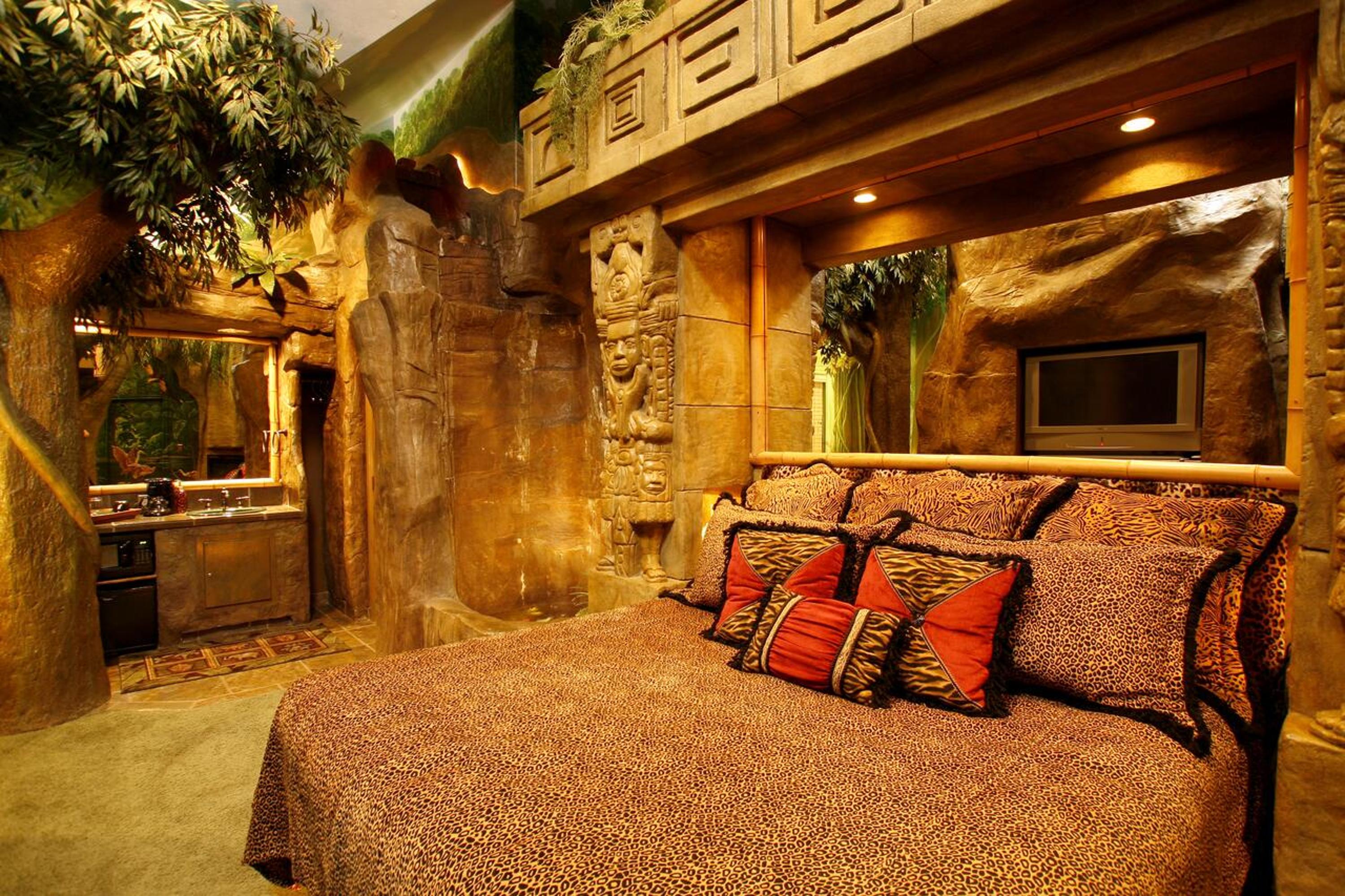 Black Swan Inn Luxurious Theme Rooms