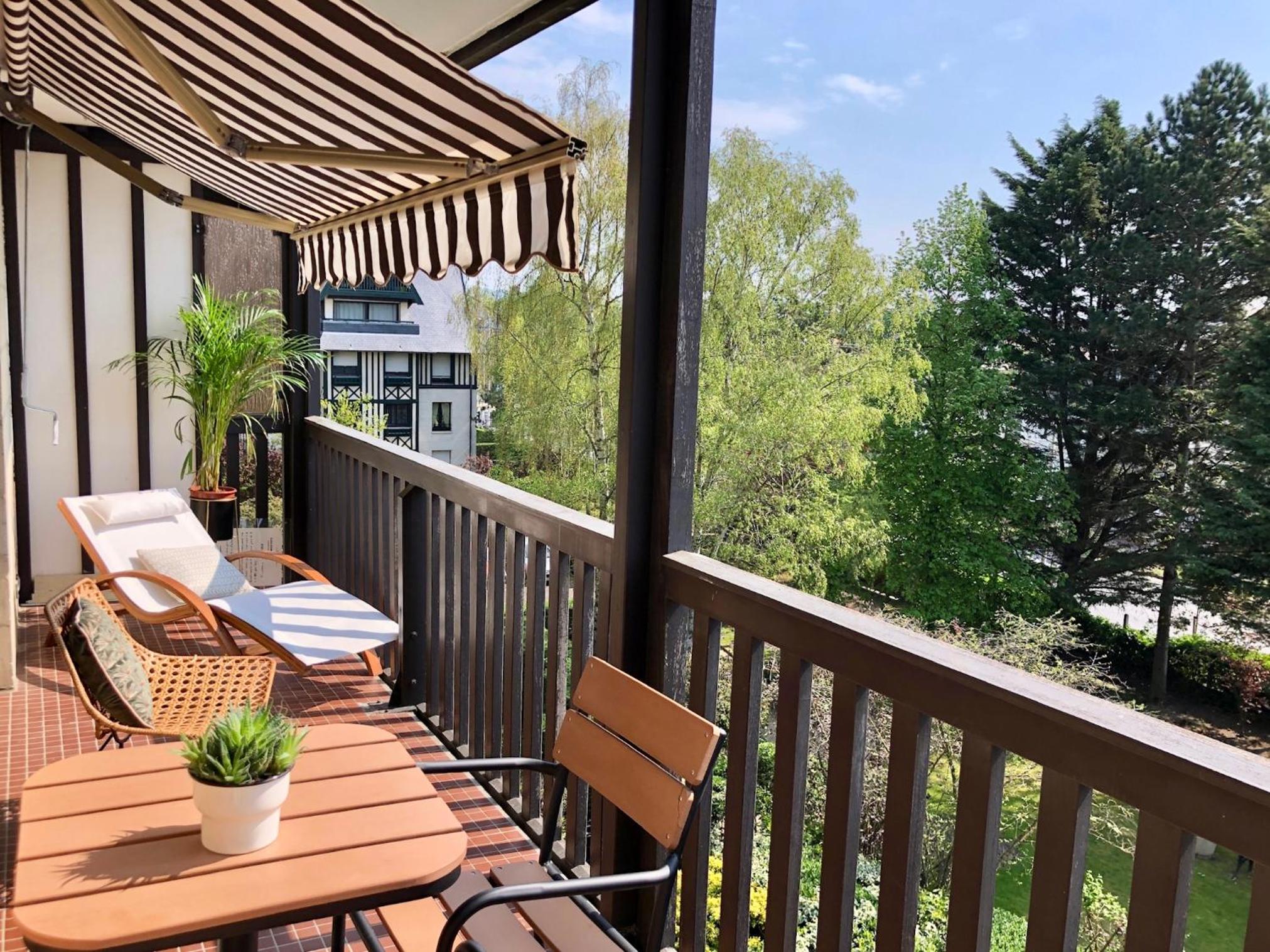 Beau studio terrasse vue jardin - à 2 pas de la mer