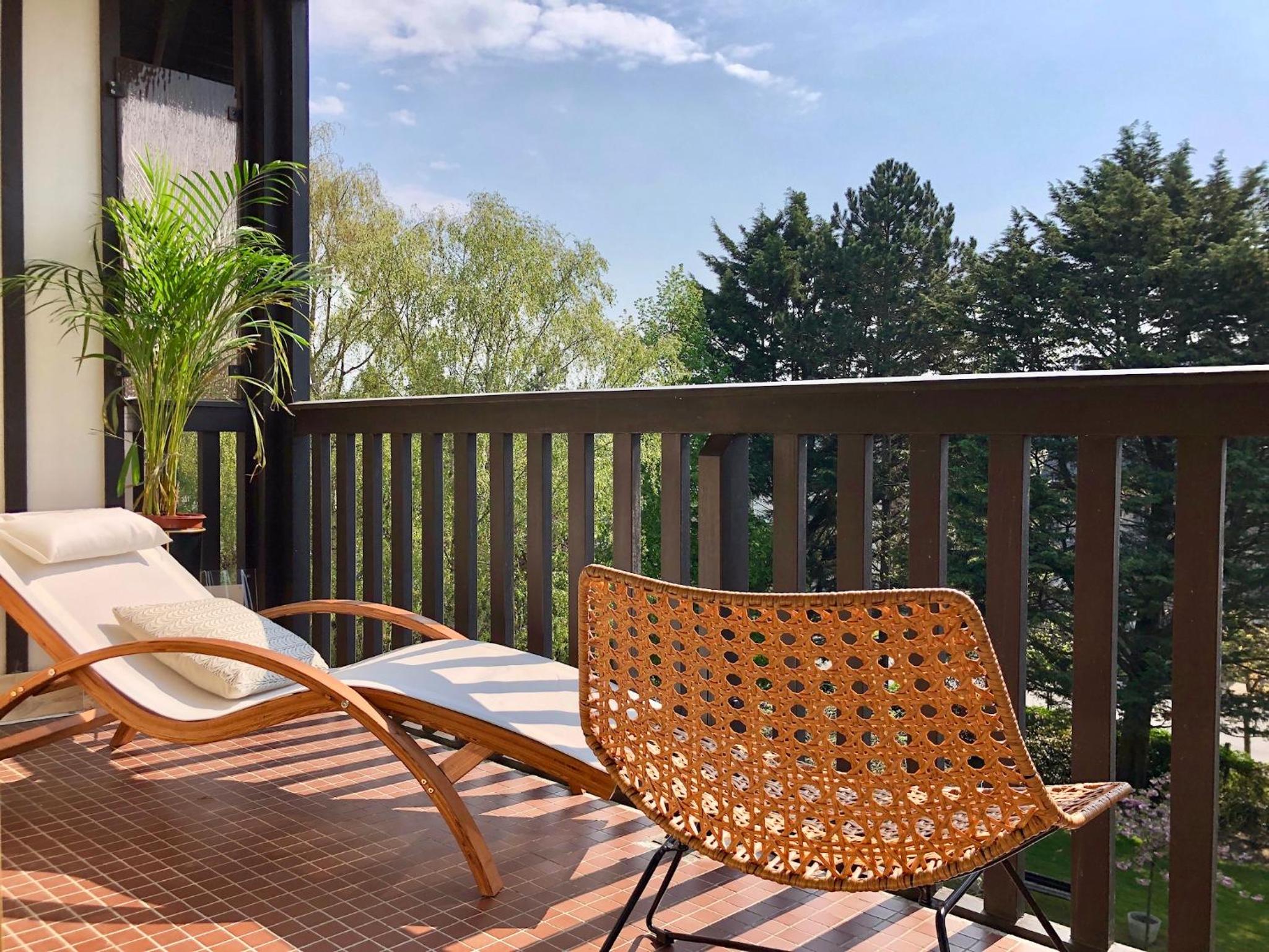 Beau studio terrasse vue jardin - à 2 pas de la mer
