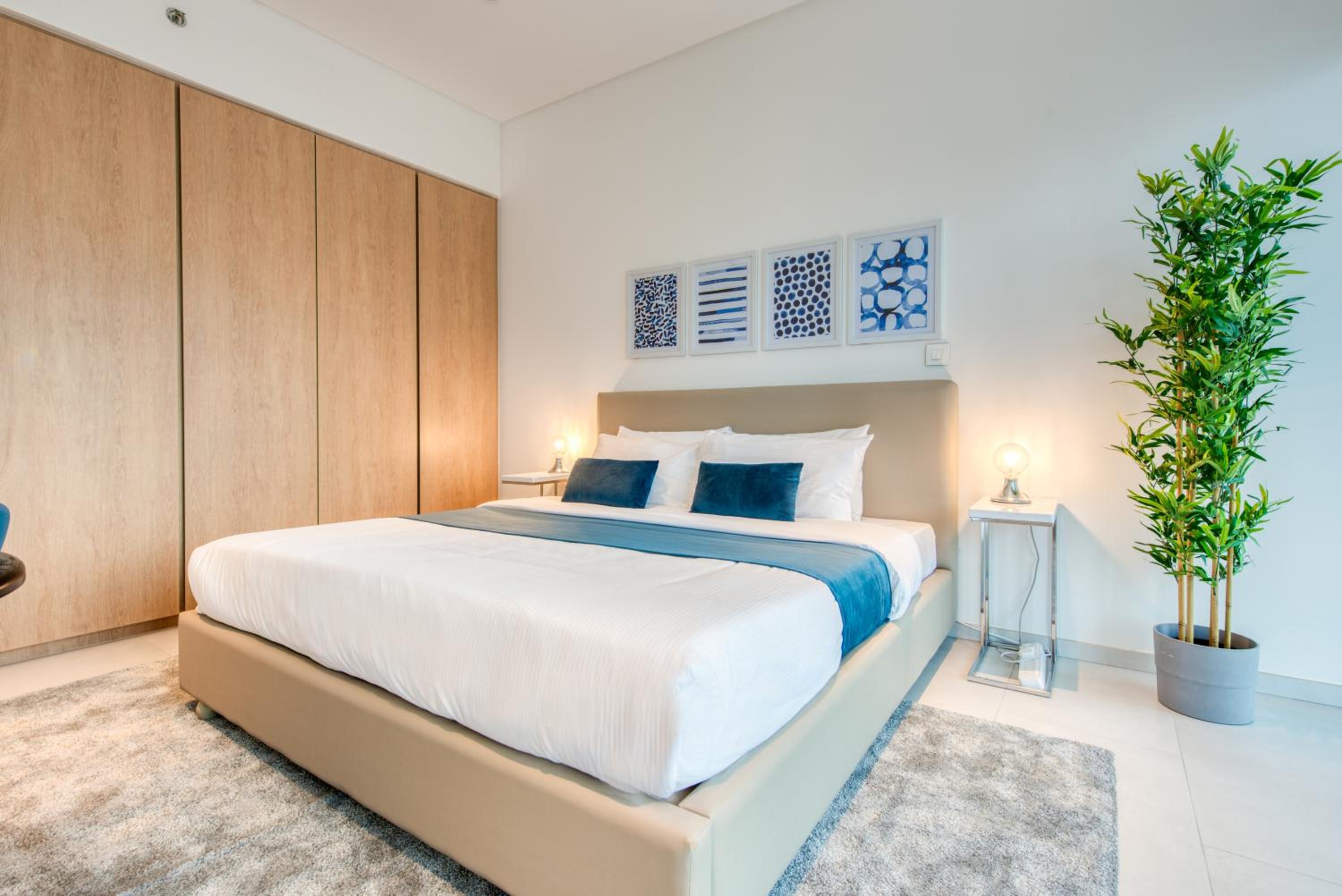 Maison Privee - Luxury, Spacious, Modern Near Burj Khalifa and Dubai Canal