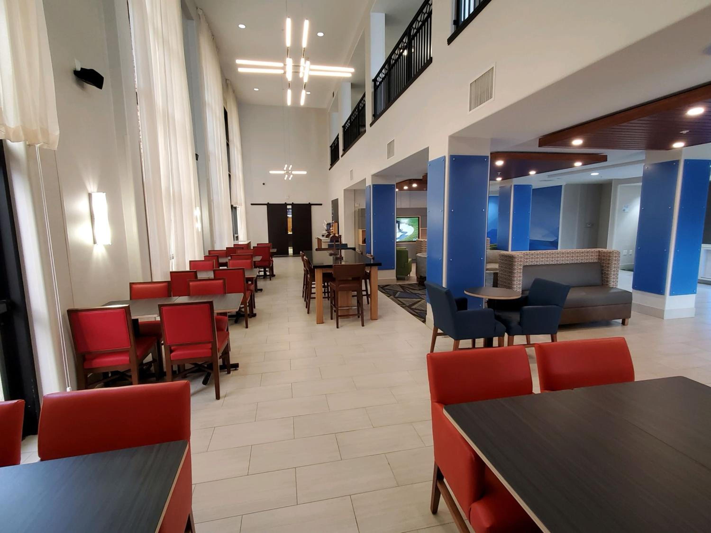 Phoenix Vacations - Holiday Inn Express  Suites Phoenix Glendale Dist, an IHG Hotel - Property Image 3