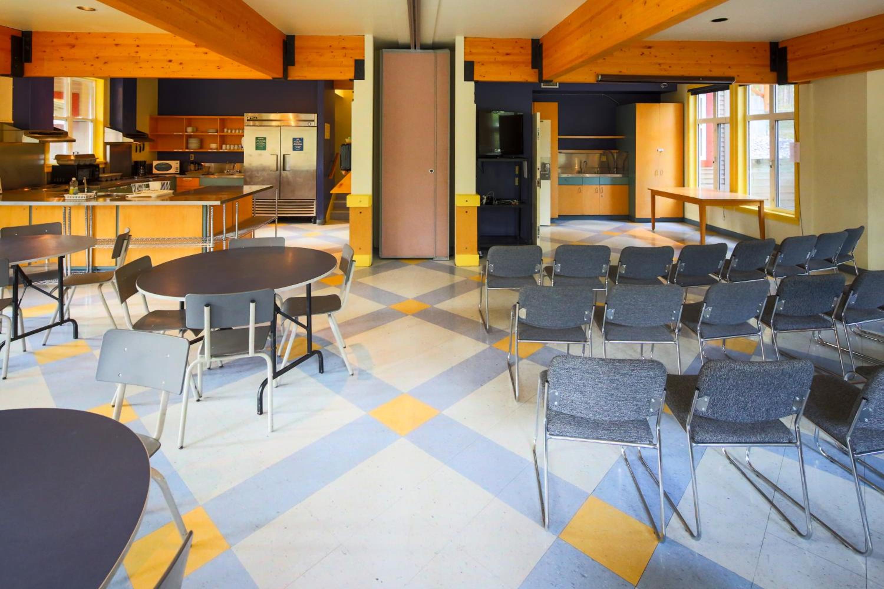 HI Banff Alpine Centre - Hostel
