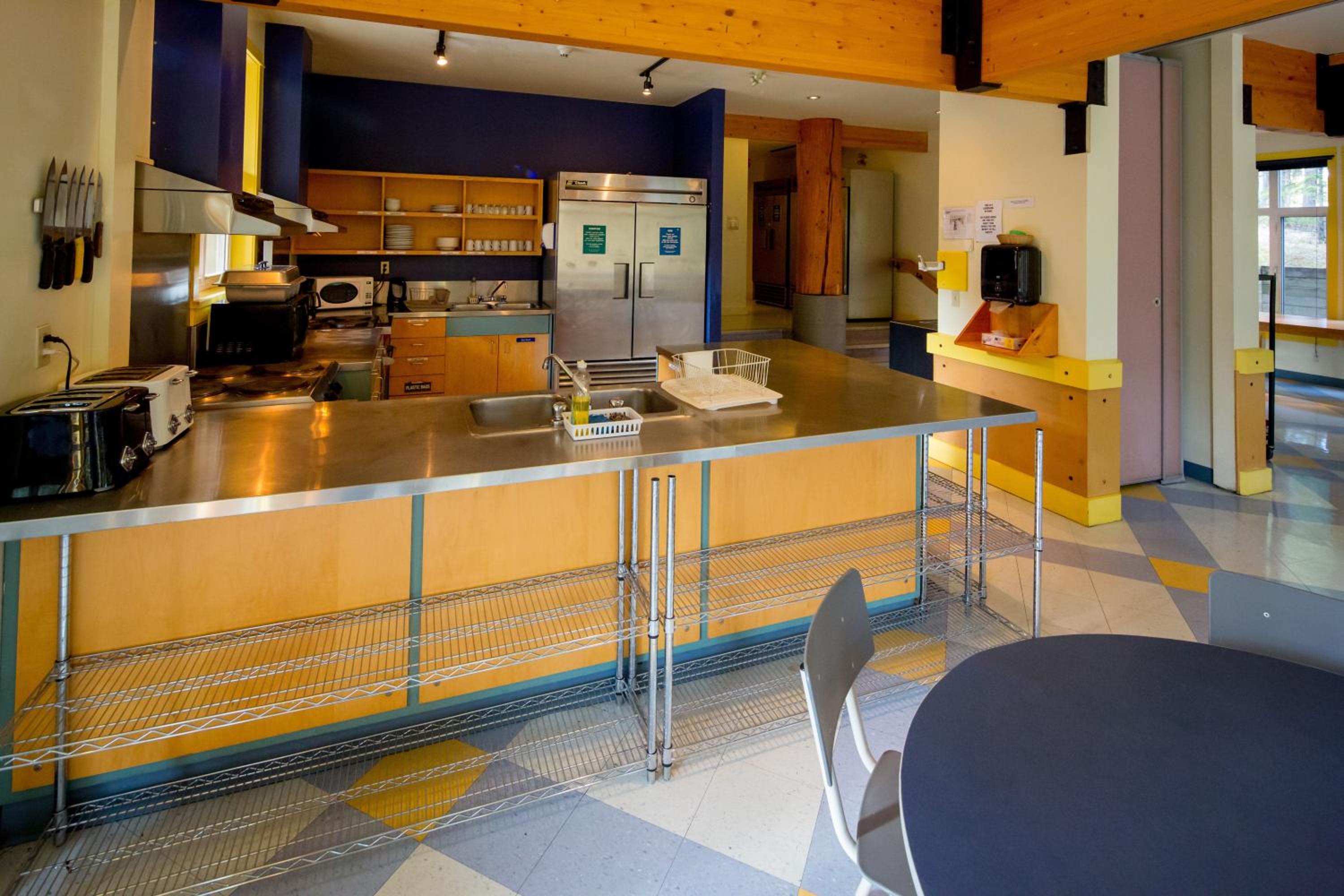 HI Banff Alpine Centre - Hostel