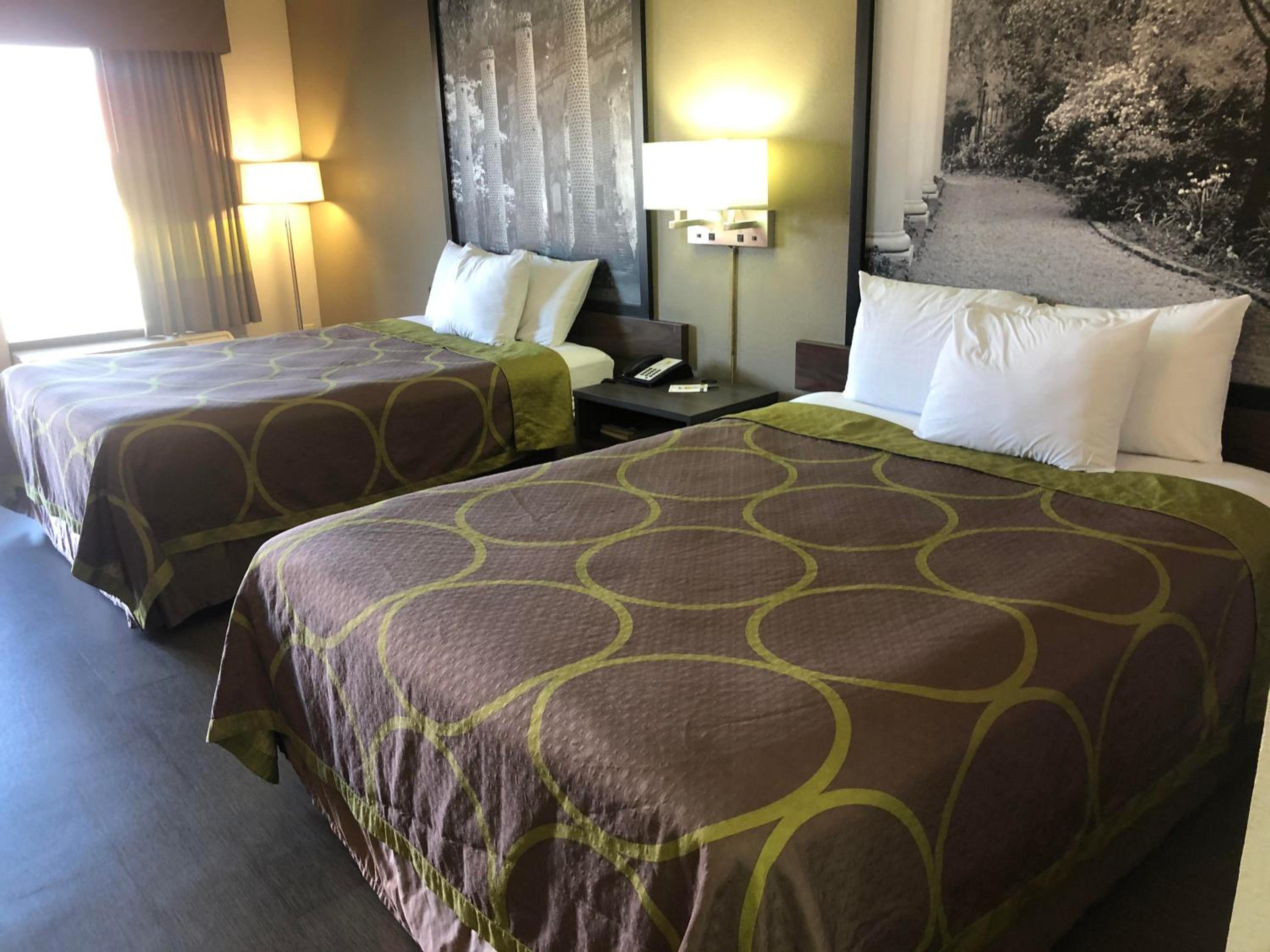 Super 8 by Wyndham Orangeburg Near I-26 view 4