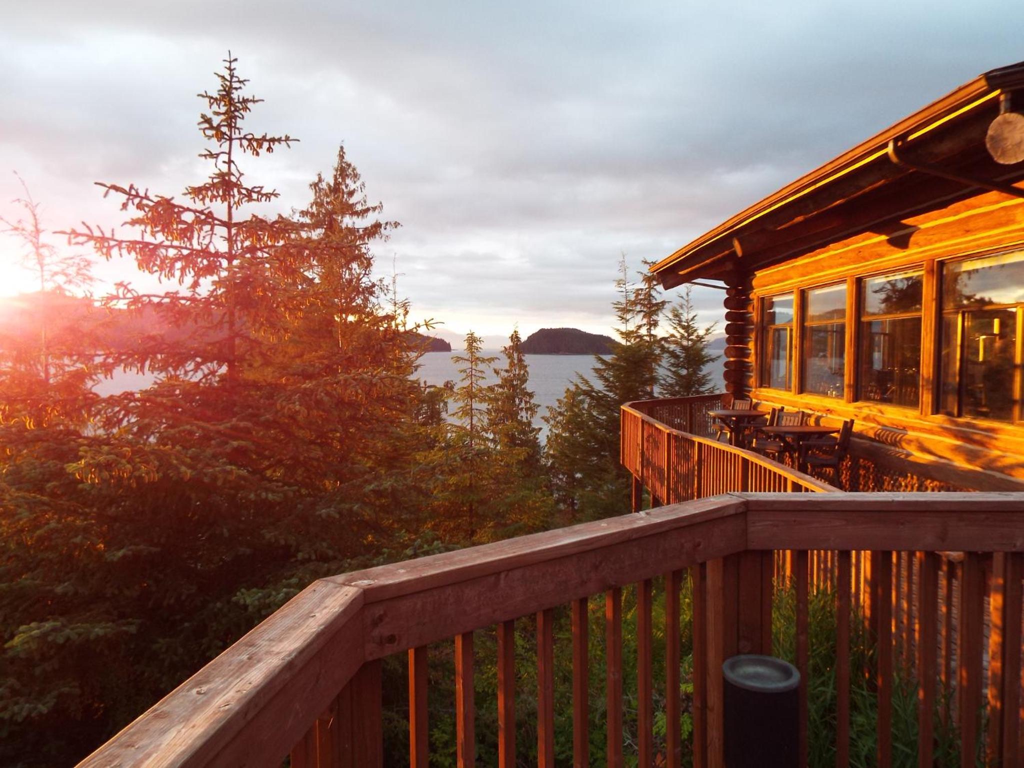 Salmon Falls Resort view 3