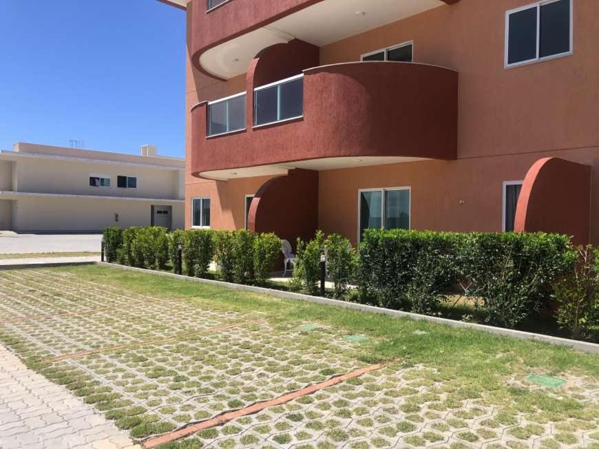 Flat com praia privativa e lazer total em Arraial