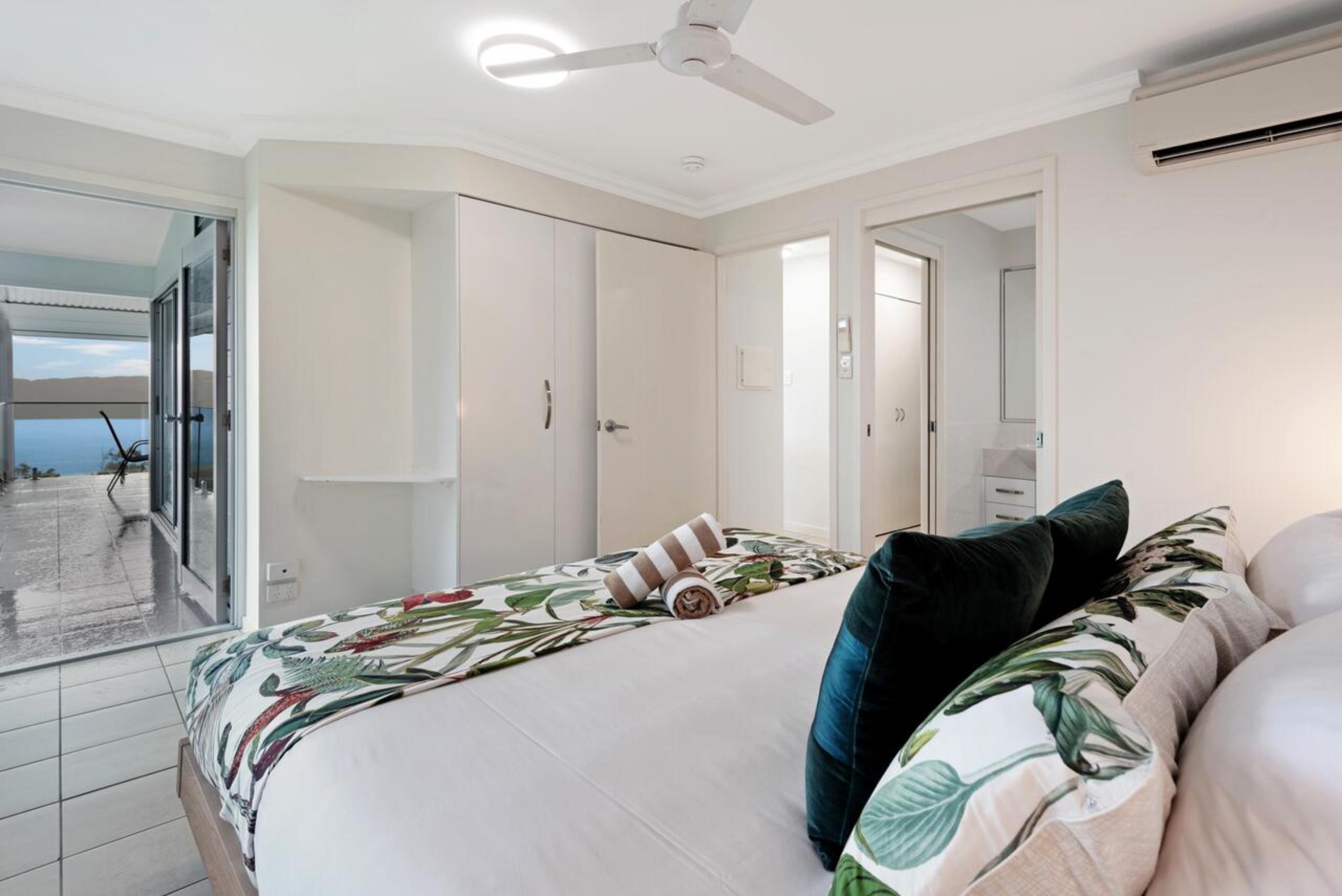 Oasis Apartments on Hamilton Island by HIHA
