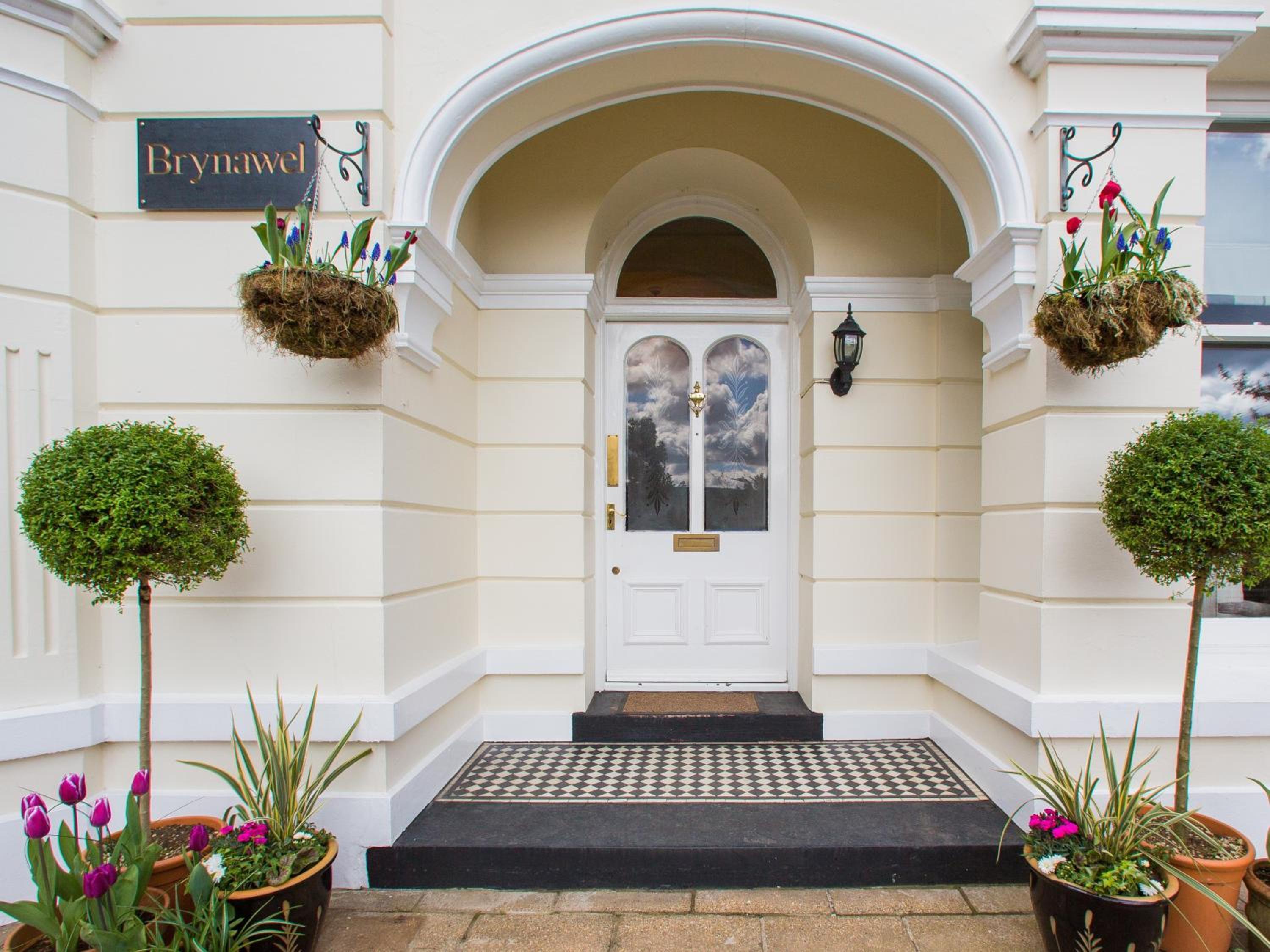 Hotel James' Place at Brynawel - Image 1