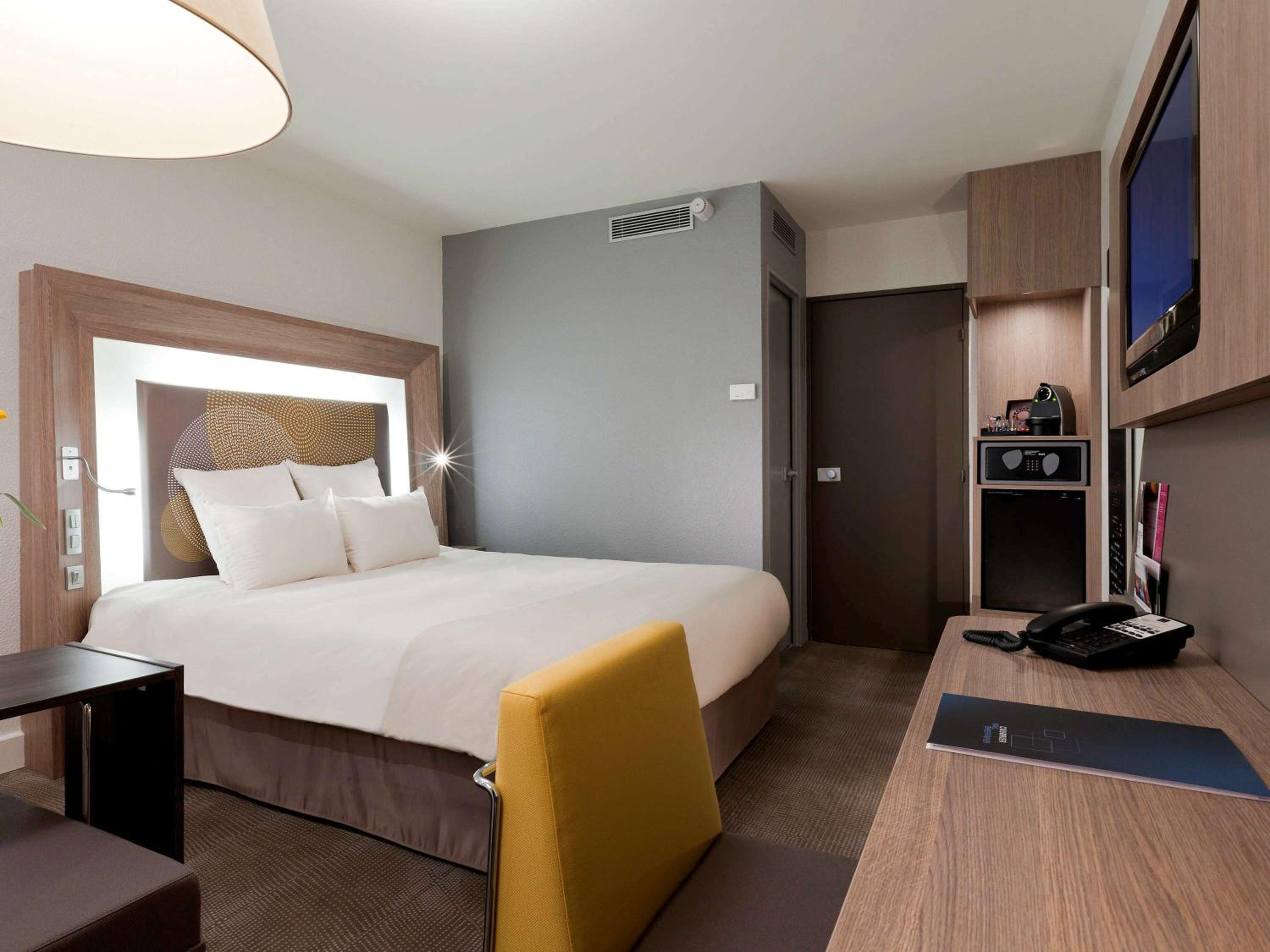 Courbevoie Vacations - Novotel Paris La Defense Esplanade - Property Image 1