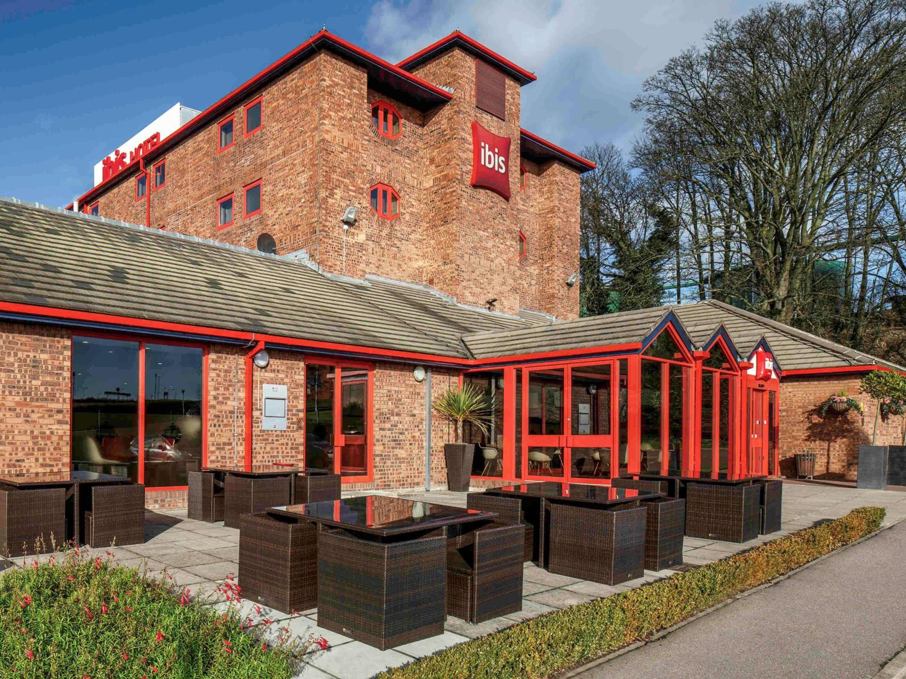 Luton Vacations - Ibis London Luton Airport - Property Image 1