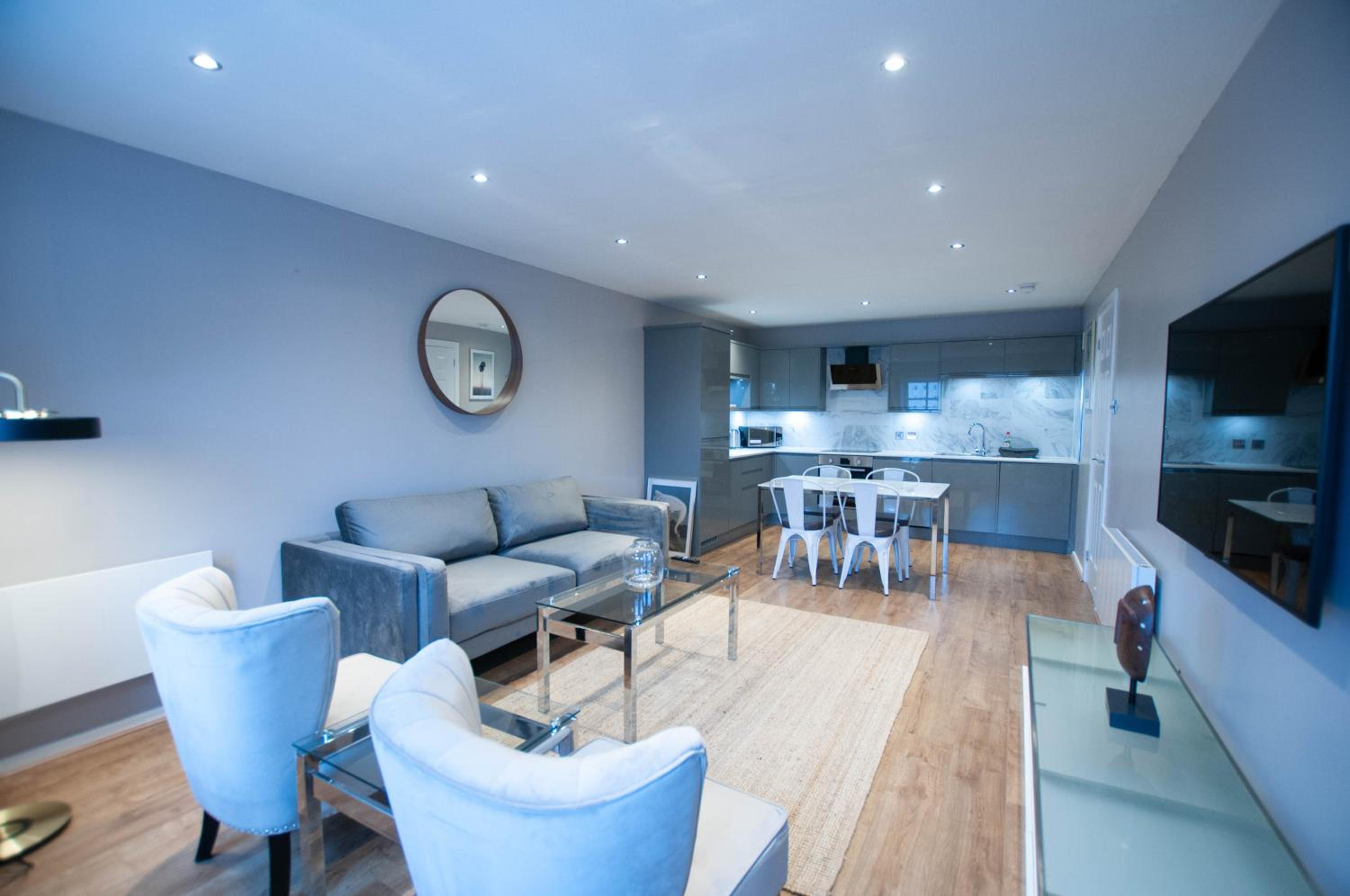 Stunning 2 Bed Merchant City Apartment with Residents Parking (Bell 2) view 3