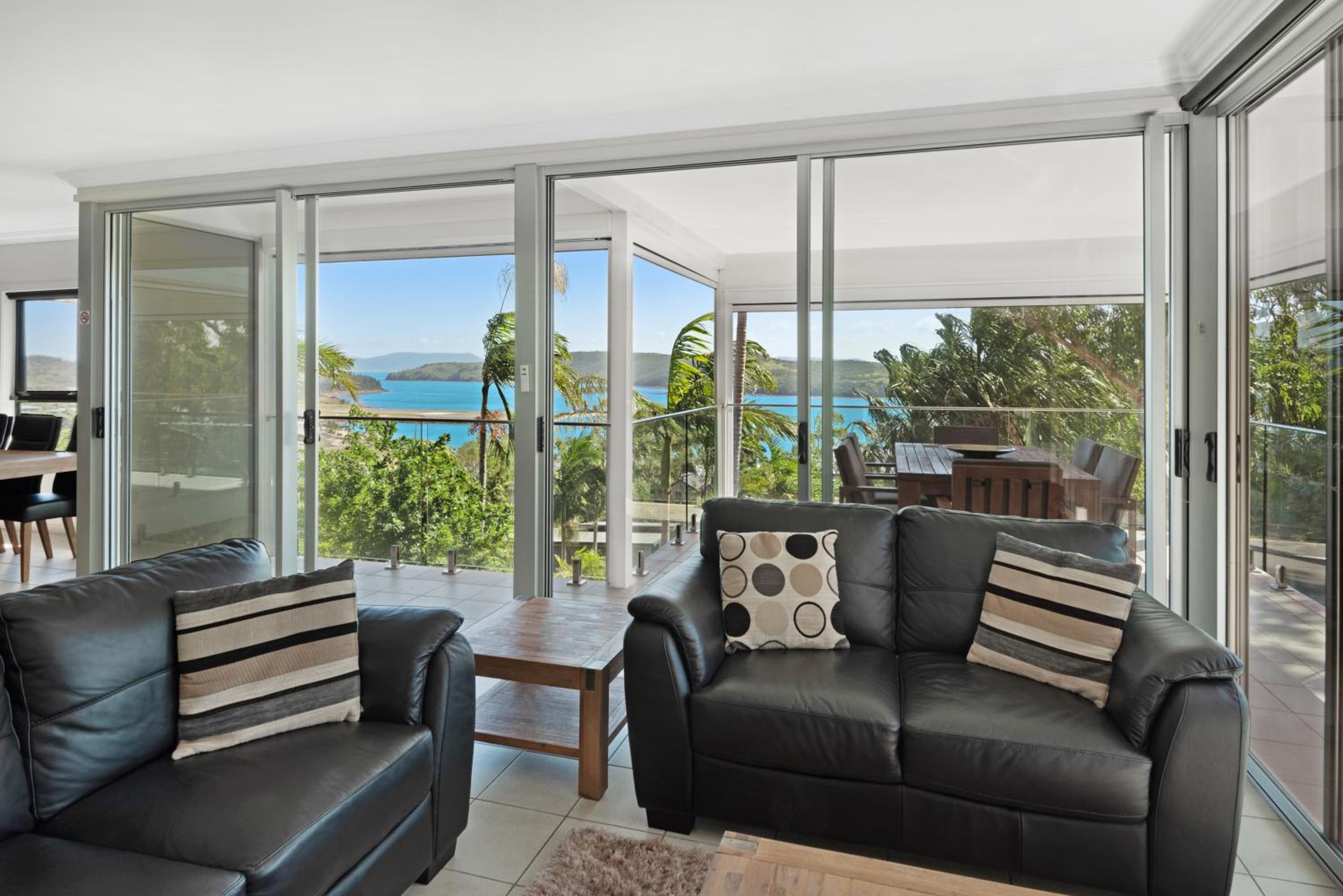 Oasis Apartments on Hamilton Island by HIHA