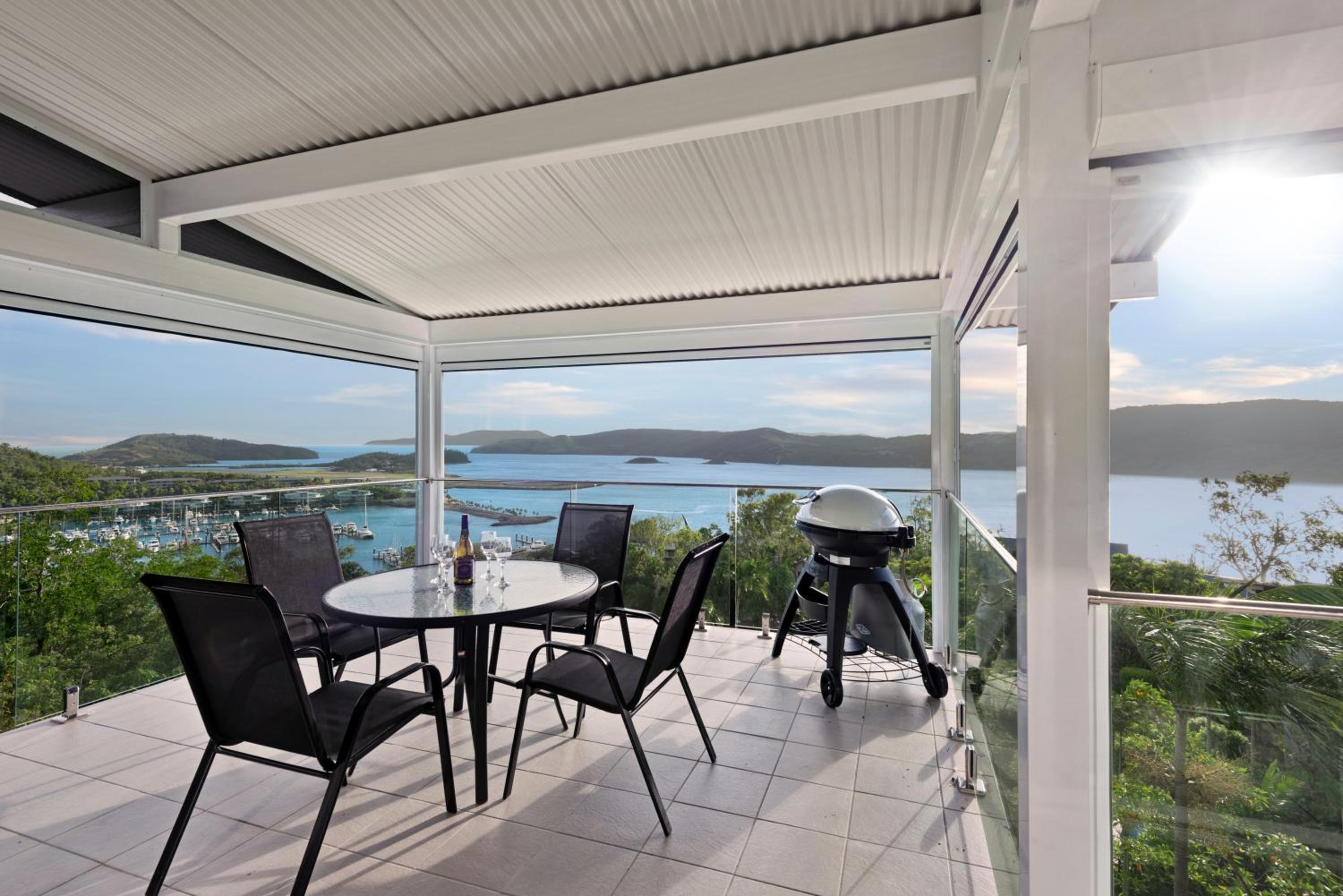 Oasis Apartments on Hamilton Island by HIHA