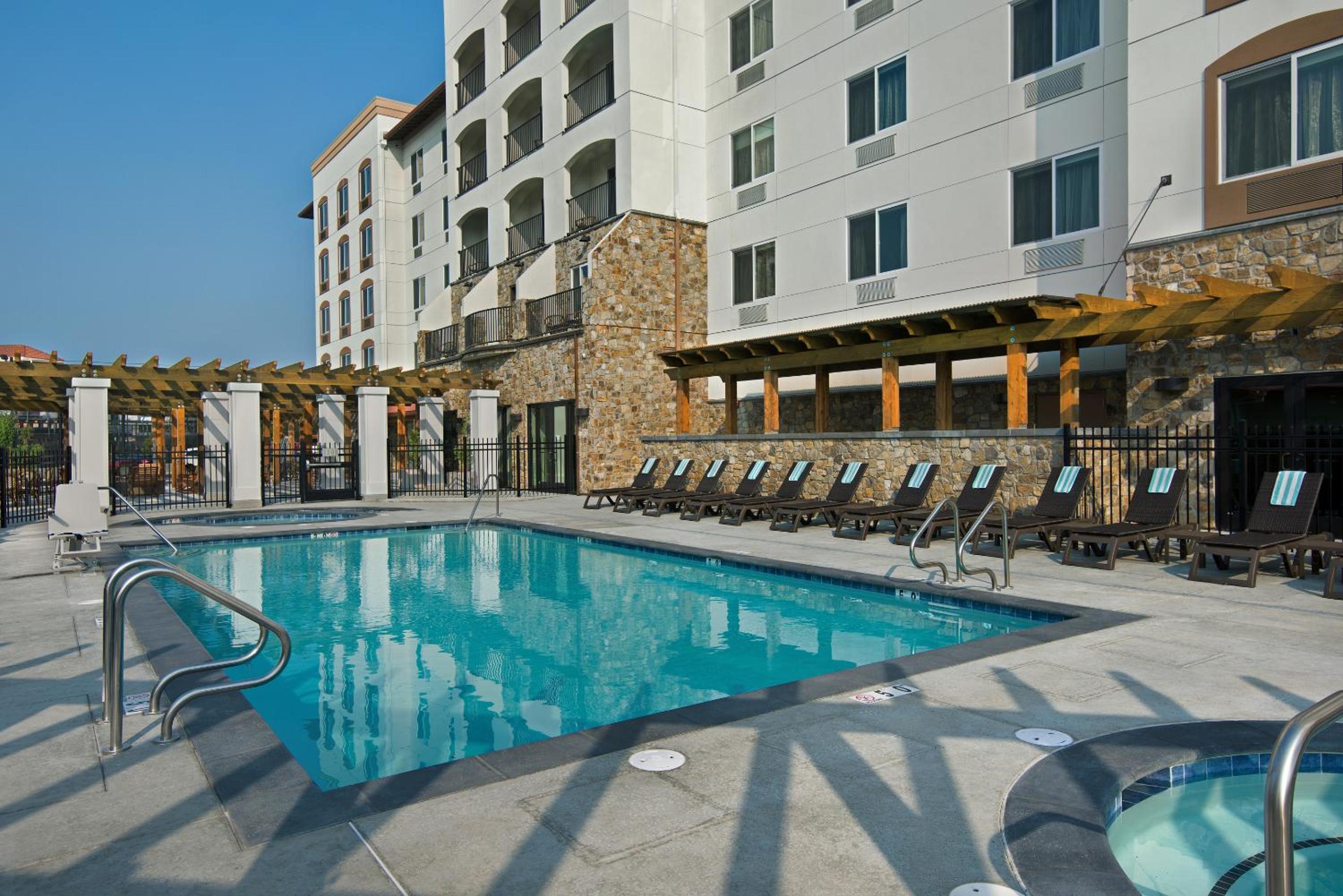 Rohnert Park Vacations - Oxford Suites Sonoma - Rohnert Park - Property Image 8