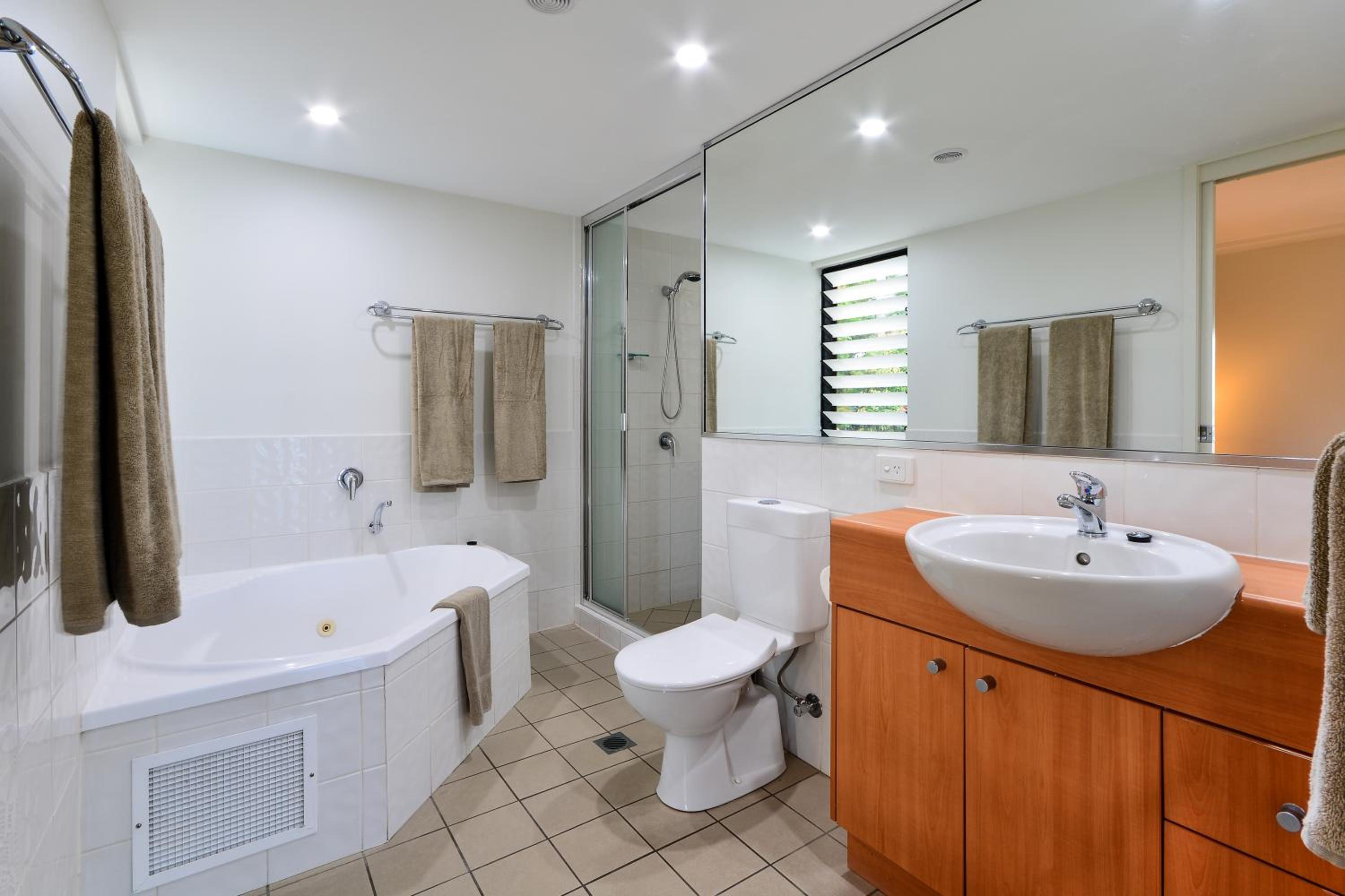Oasis Apartments on Hamilton Island by HIHA
