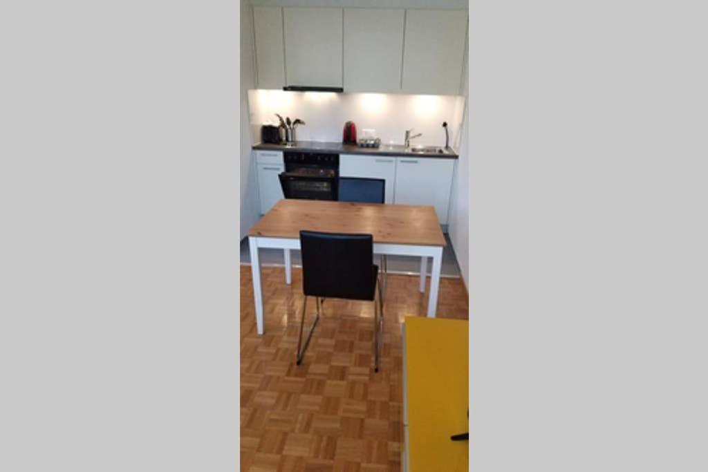 HSH Barre 6 - City Apartment next Cathedral Lausanne view 4