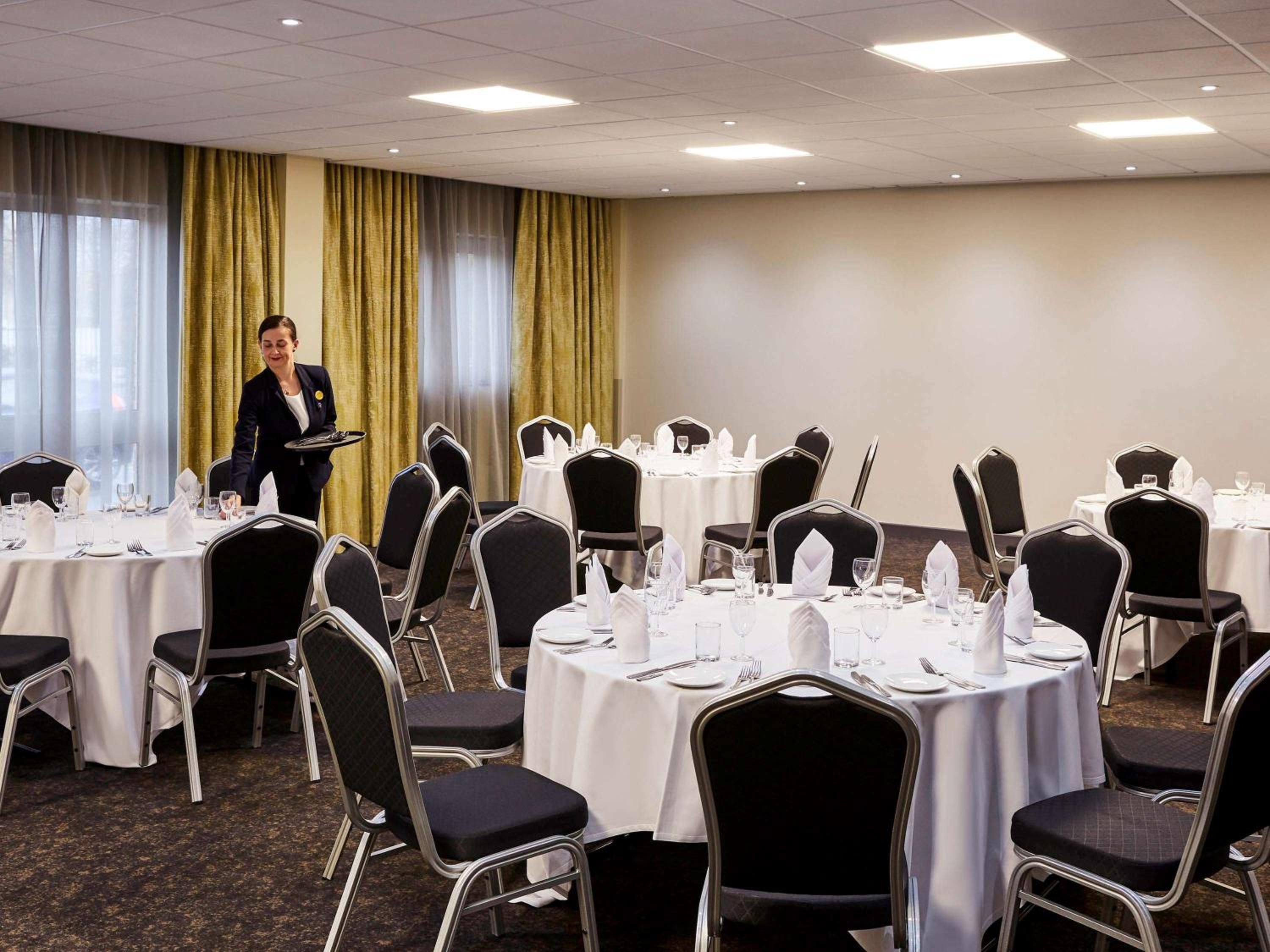Wolverhampton Vacations - Novotel Wolverhampton City Centre - Property Image 5