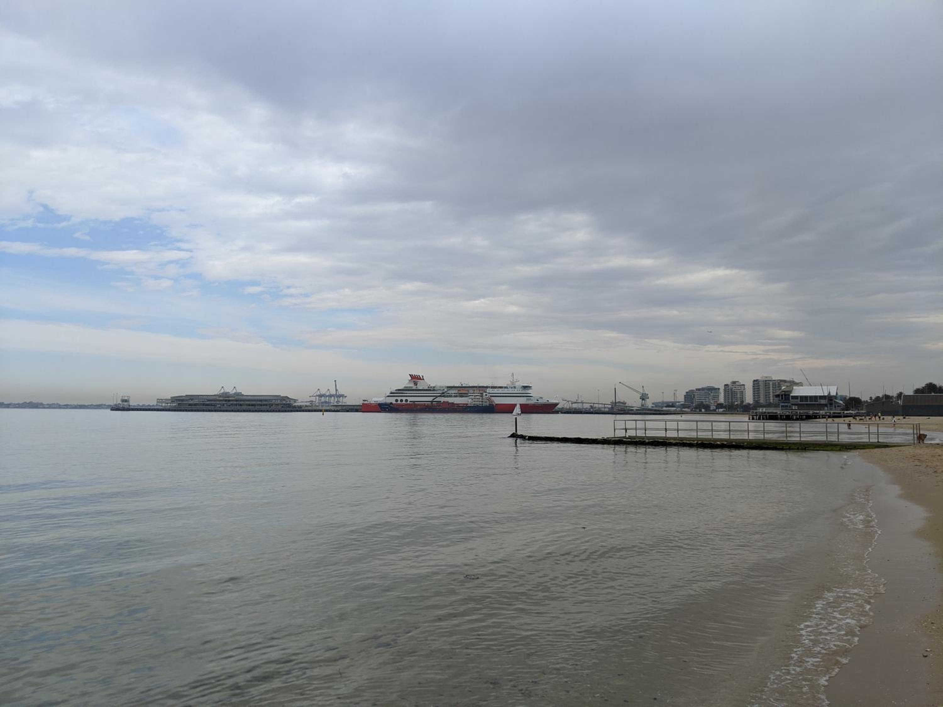 StayCentral - Spacious Seaviews Port Melbourne