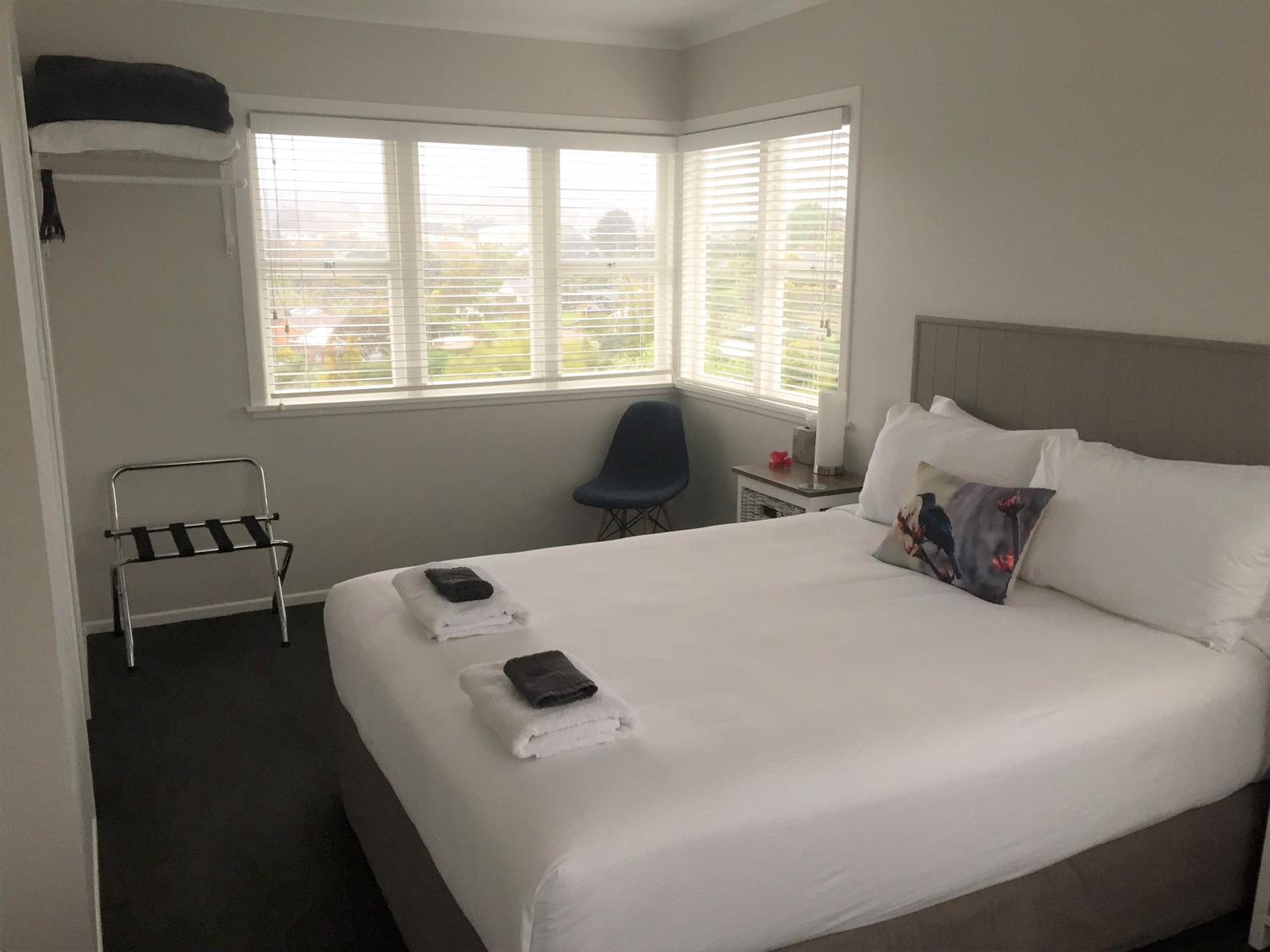 Kiwi House Waiheke view 4