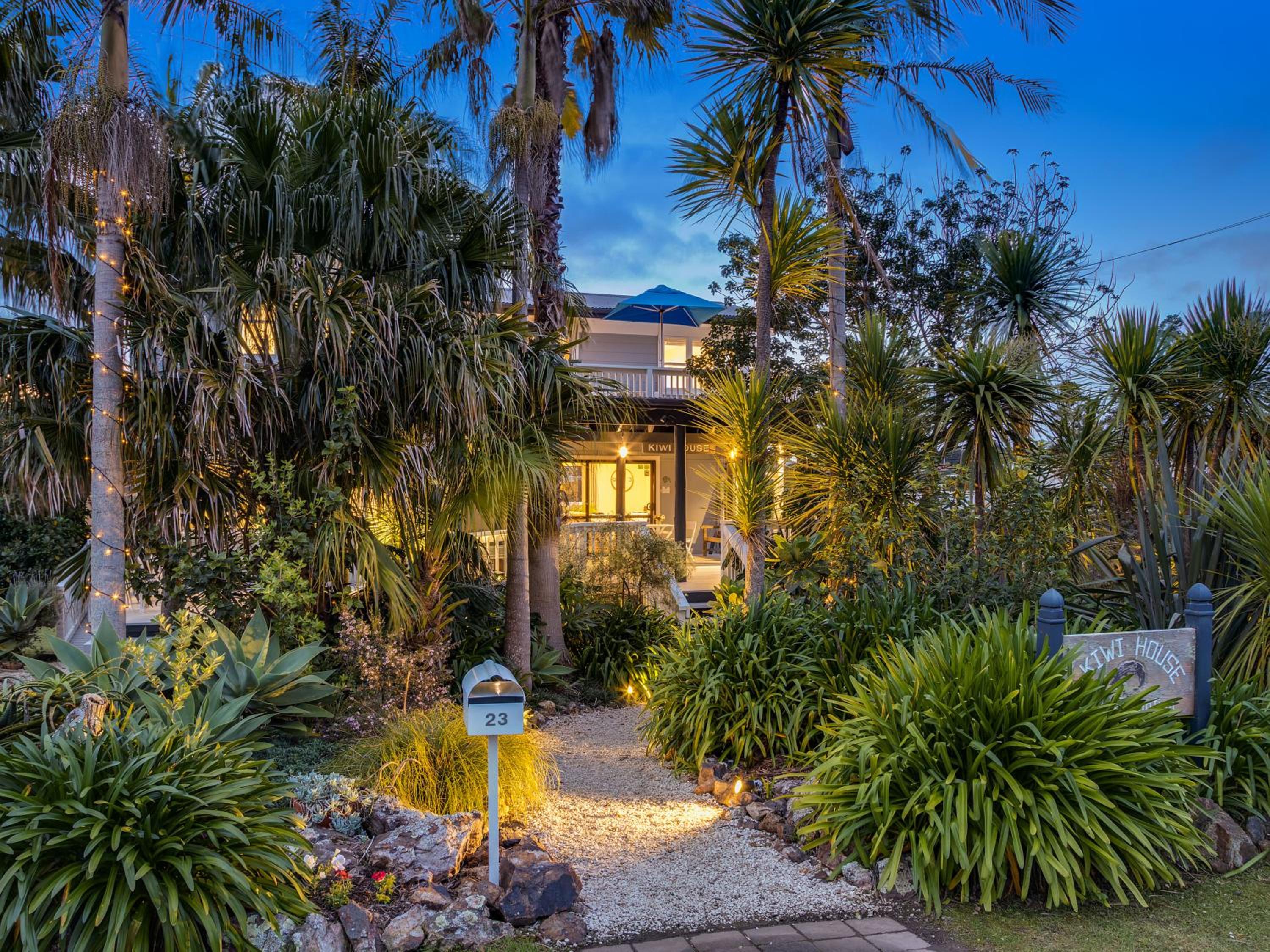 Kiwi House Waiheke view 3