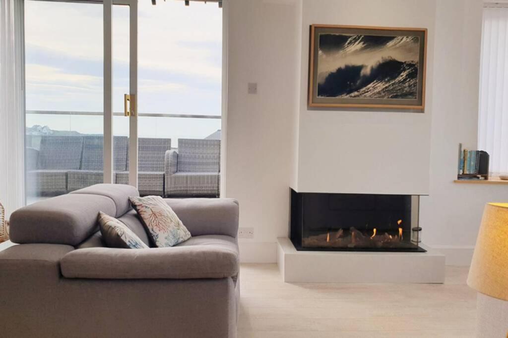 PLAS GWYN-3 BED-LUXURY SEA VIEW APT view 2