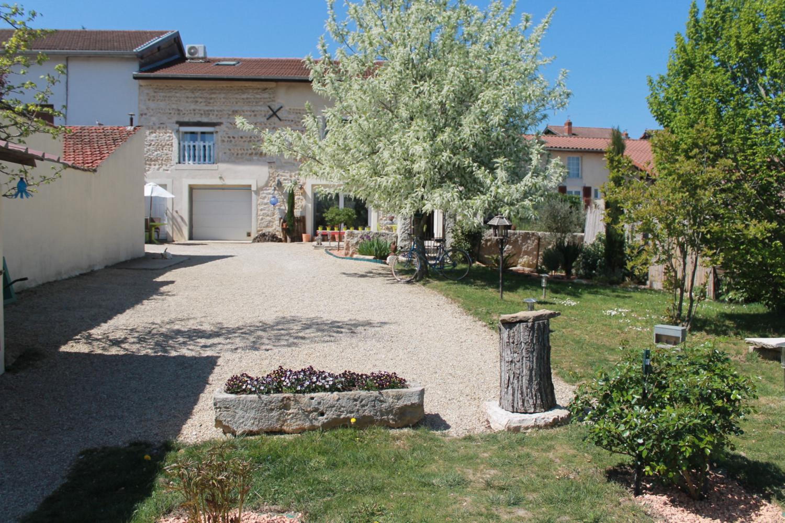 Les Trois Maisons view 3