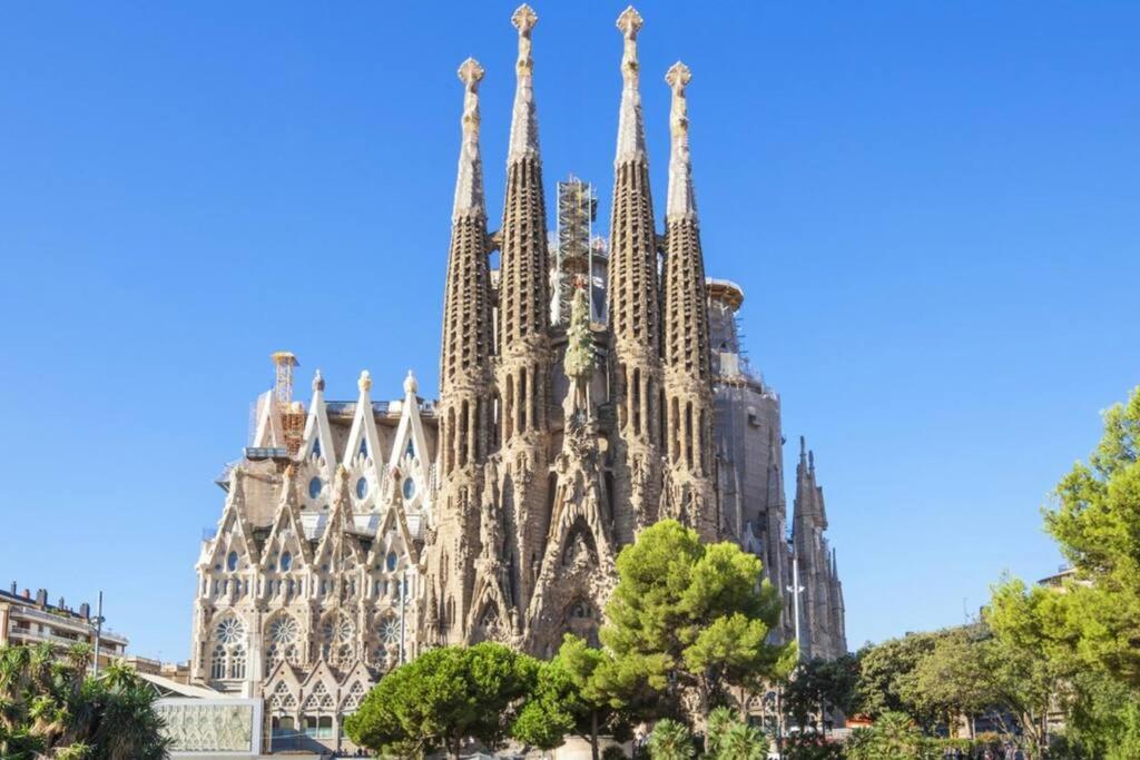 Spacious Sagrada Familia By MyRentalHost
