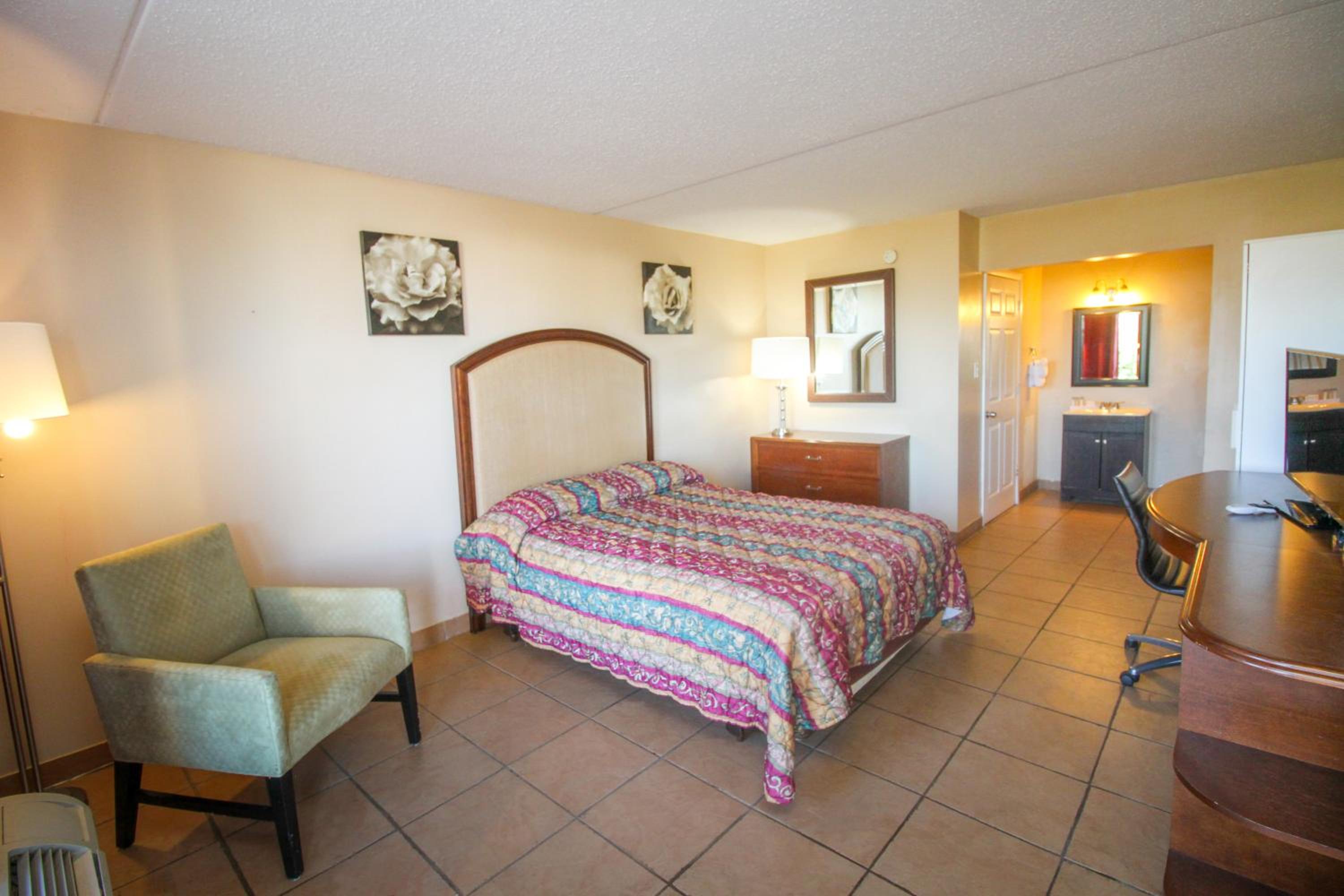 Winchester Vacations - ANS INN SUITES - Property Image 17
