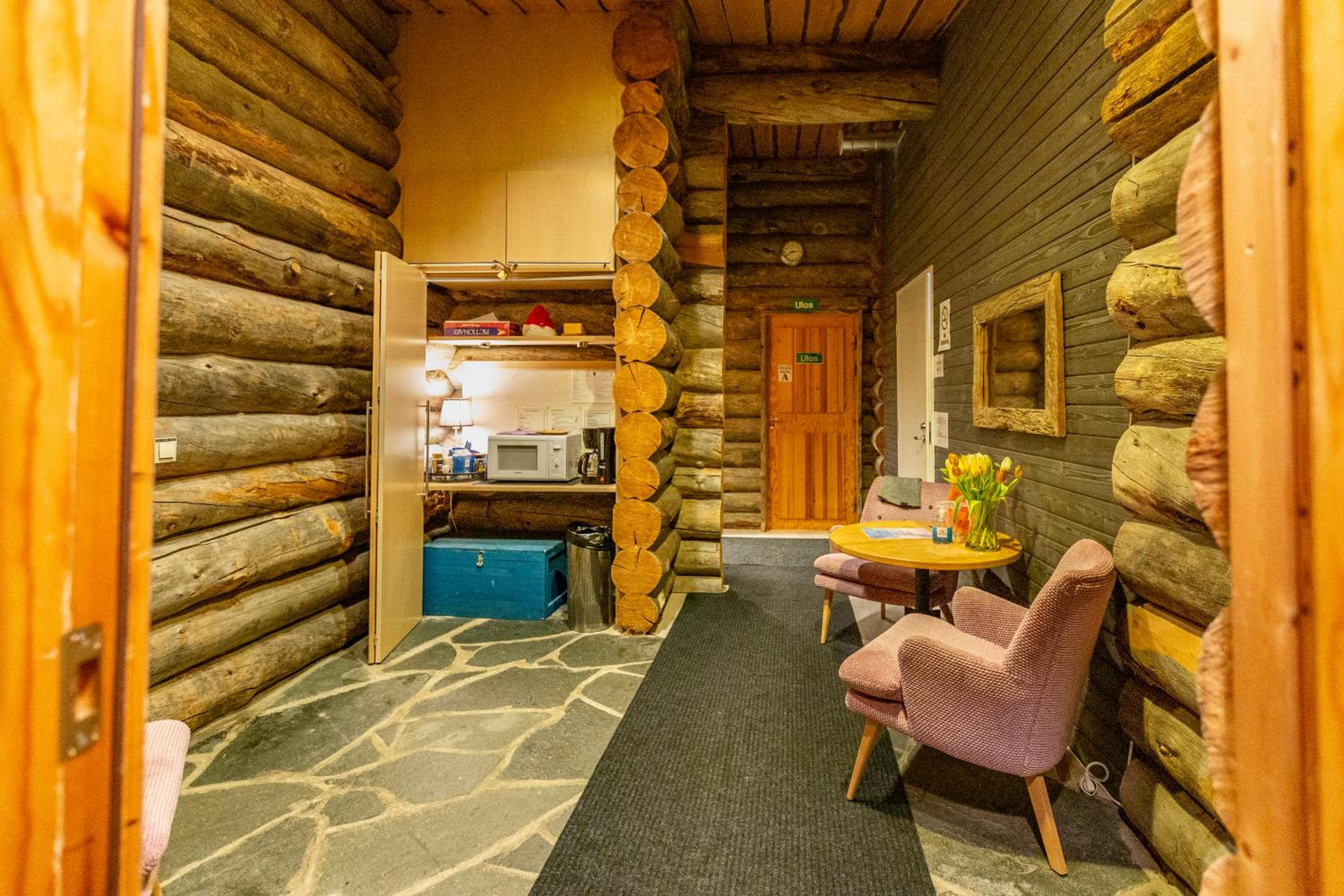 Kuukkeli Log Houses Teerenpesä