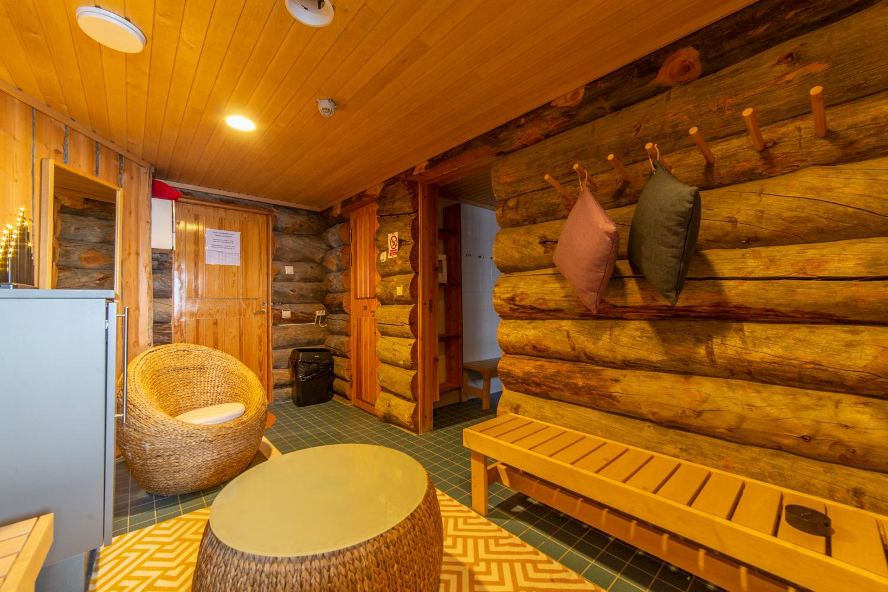 Kuukkeli Log Houses Teerenpesä