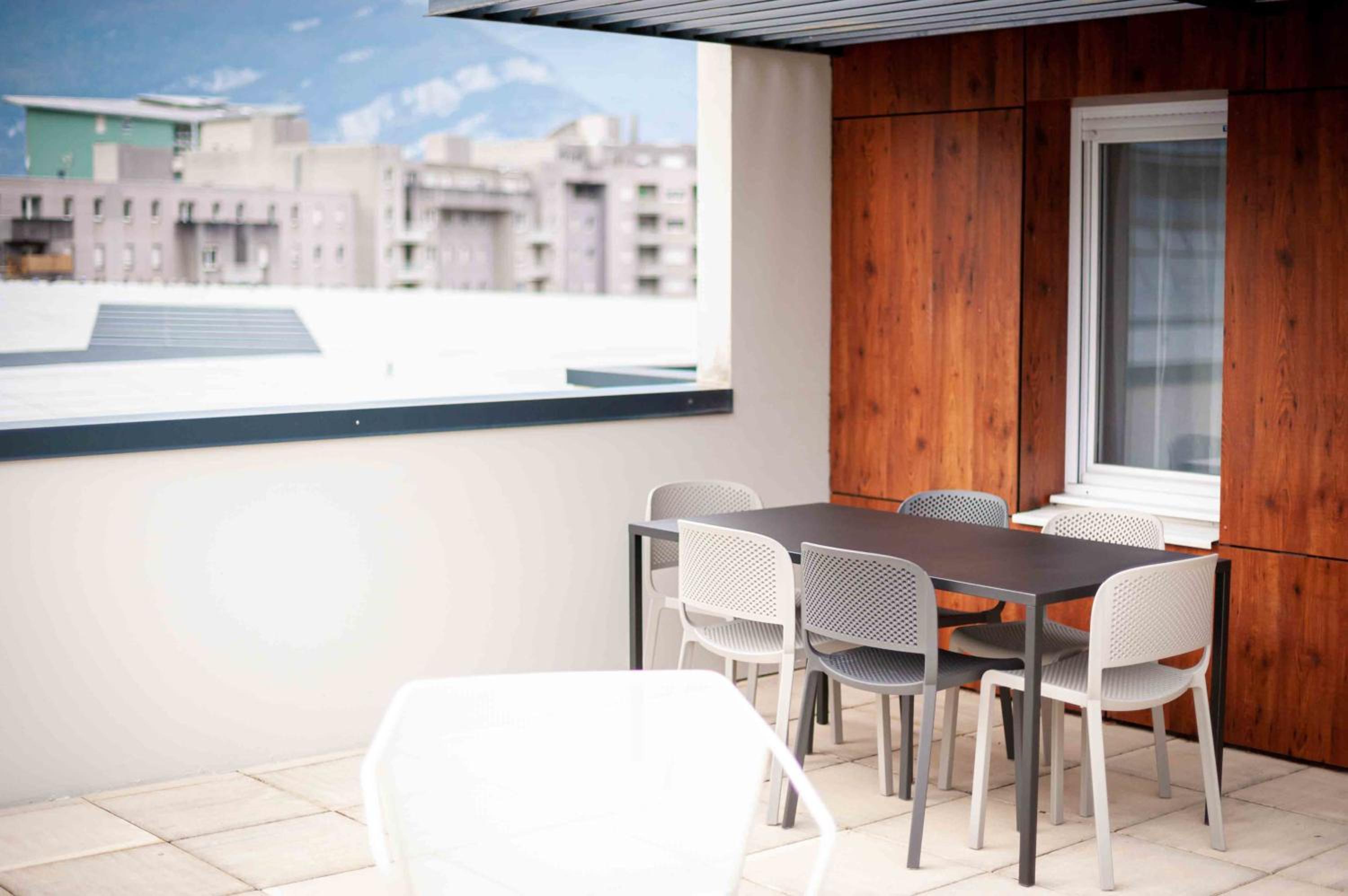 balcony