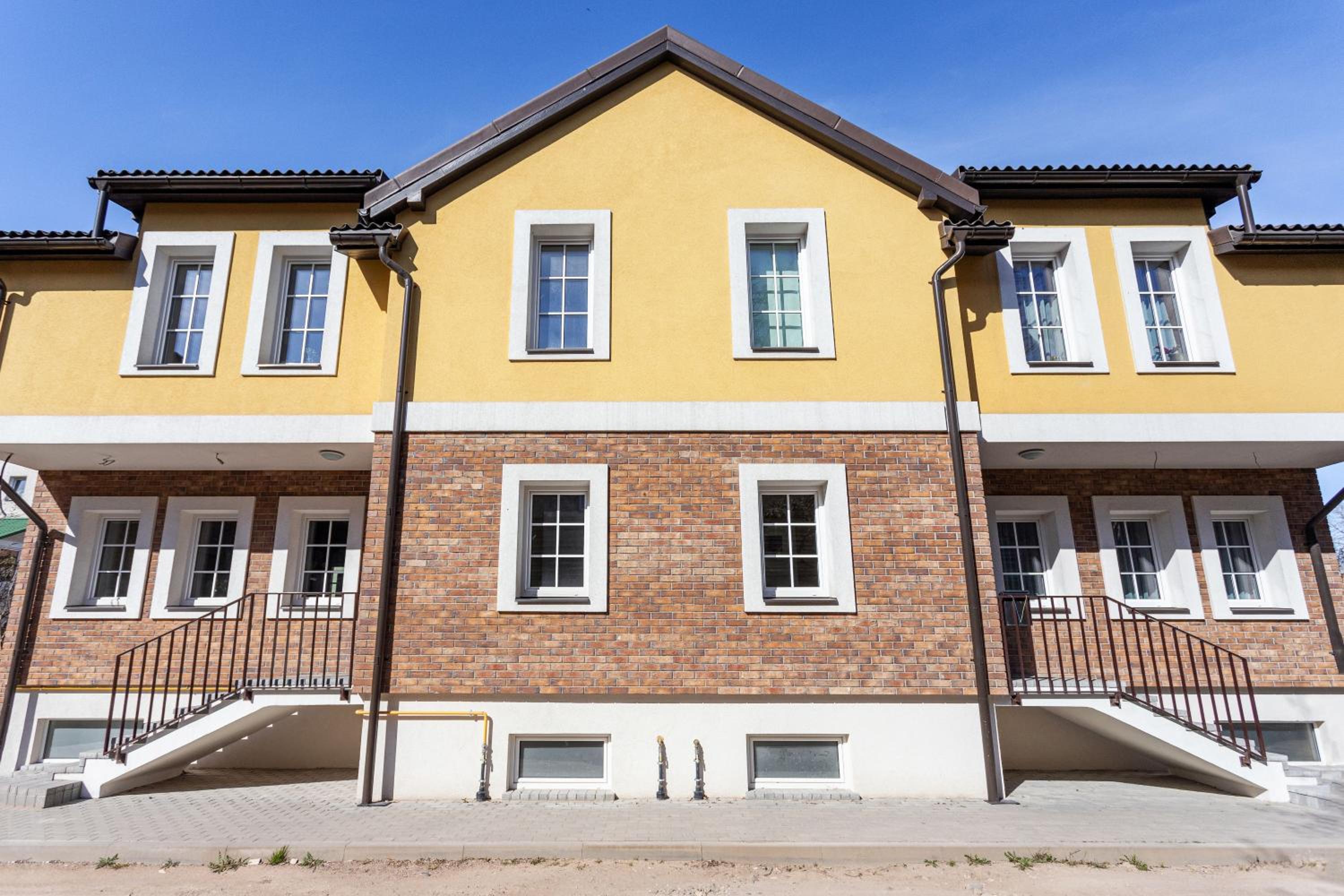 3 Bedroom Apartment 24h self check in, free parking, Ac, fireplace view 3