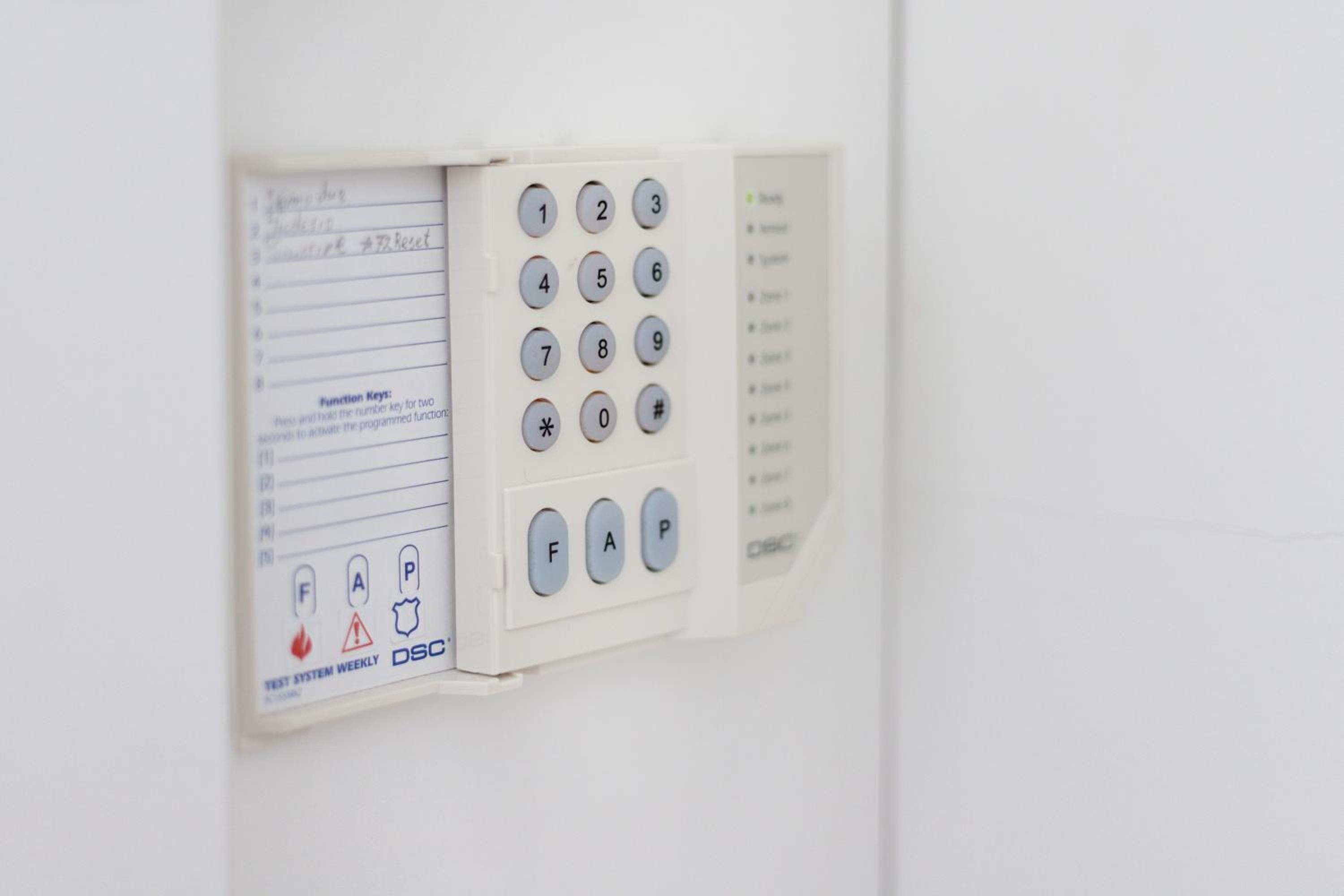 3 Bedroom Apartment 24h self check in, free parking, Ac, fireplace view 5
