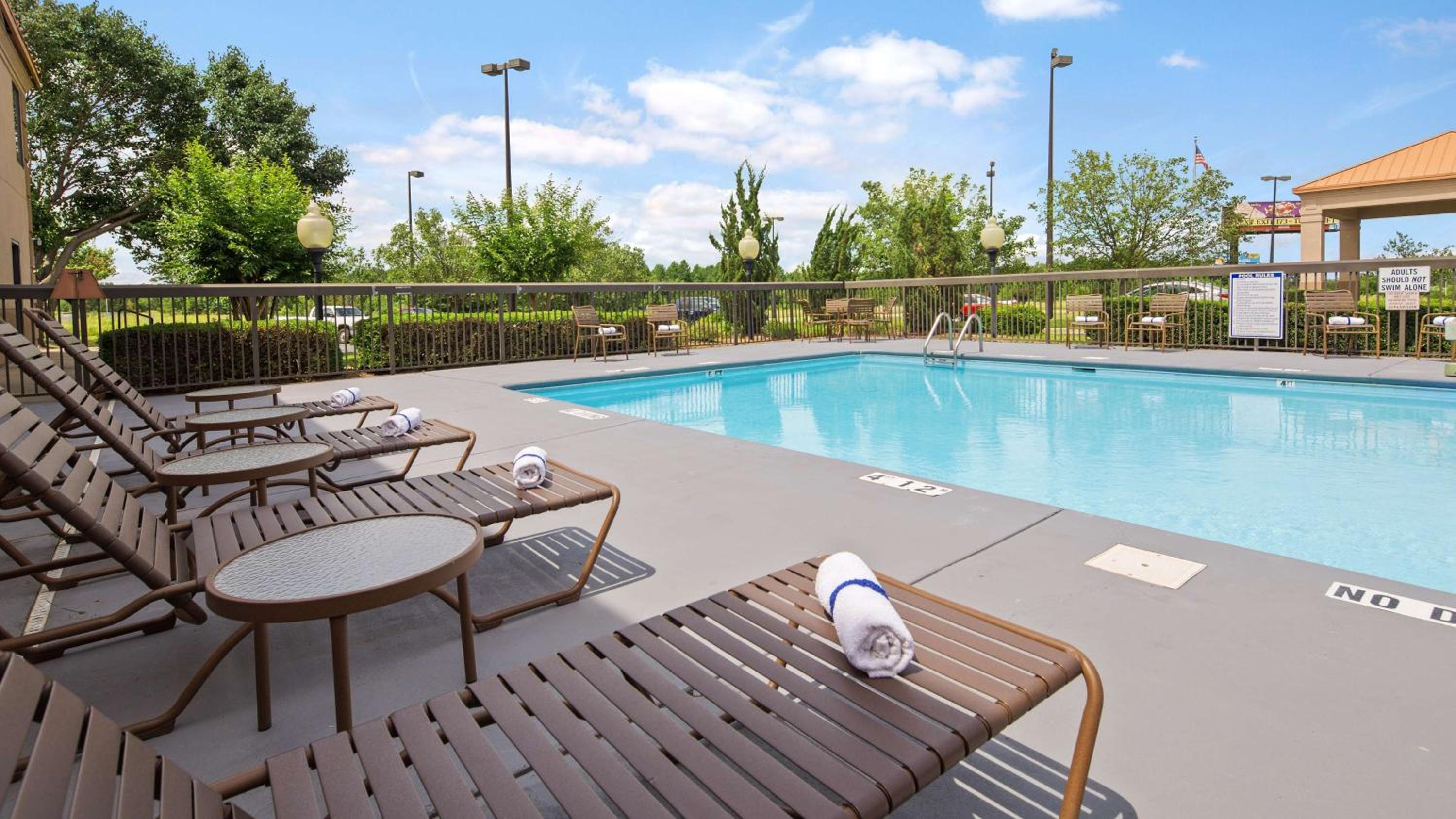 Roanoke Rapids Vacations - SureStay Plus Hotel by Best Western Roanoke Rapids I-95 - Property Image 26