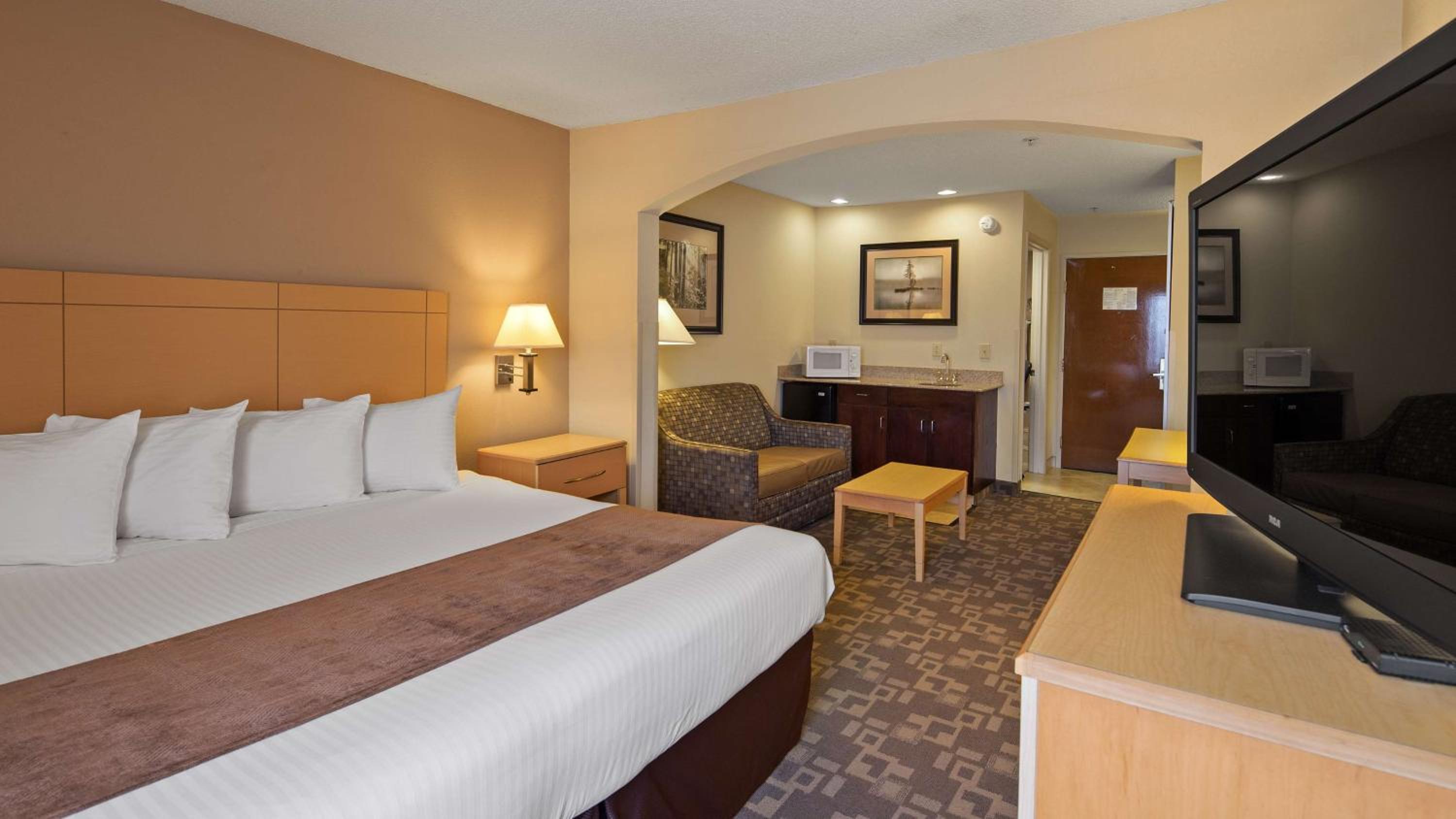 Roanoke Rapids Vacations - SureStay Plus Hotel by Best Western Roanoke Rapids I-95 - Property Image 34