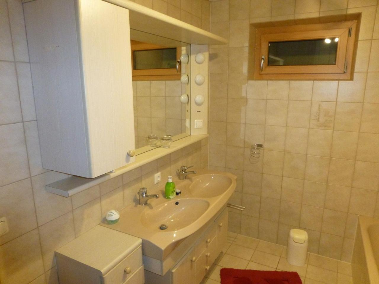 Photo 33