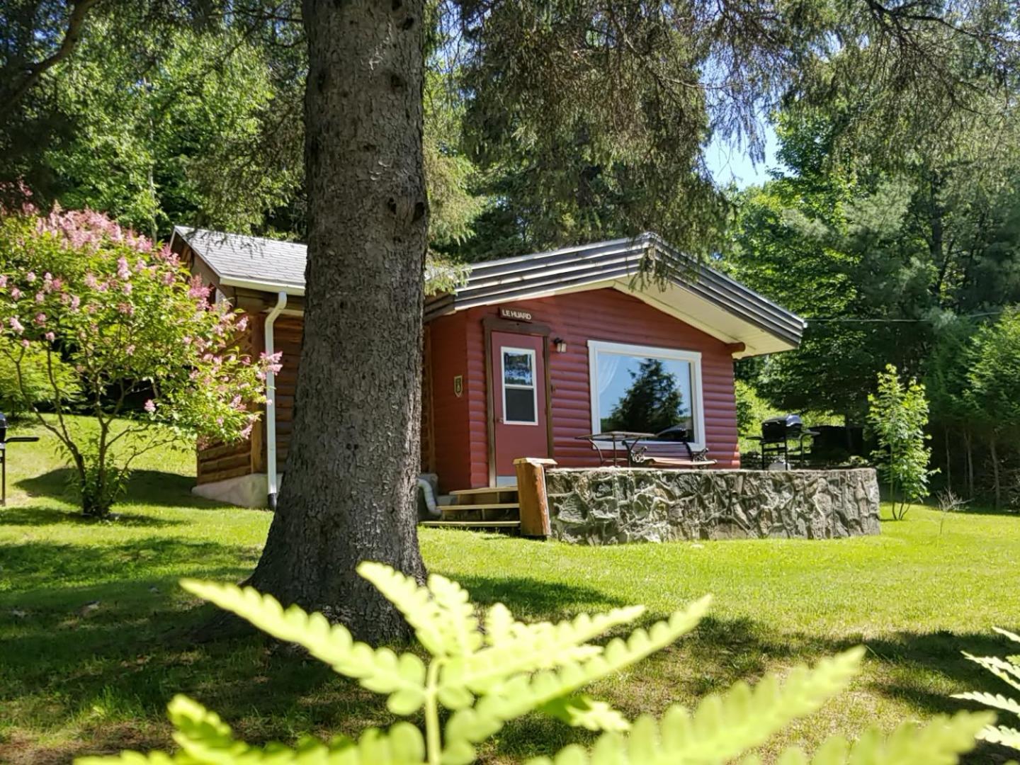 Kan-à-Mouche Pourvoirie Auberge et Chalets