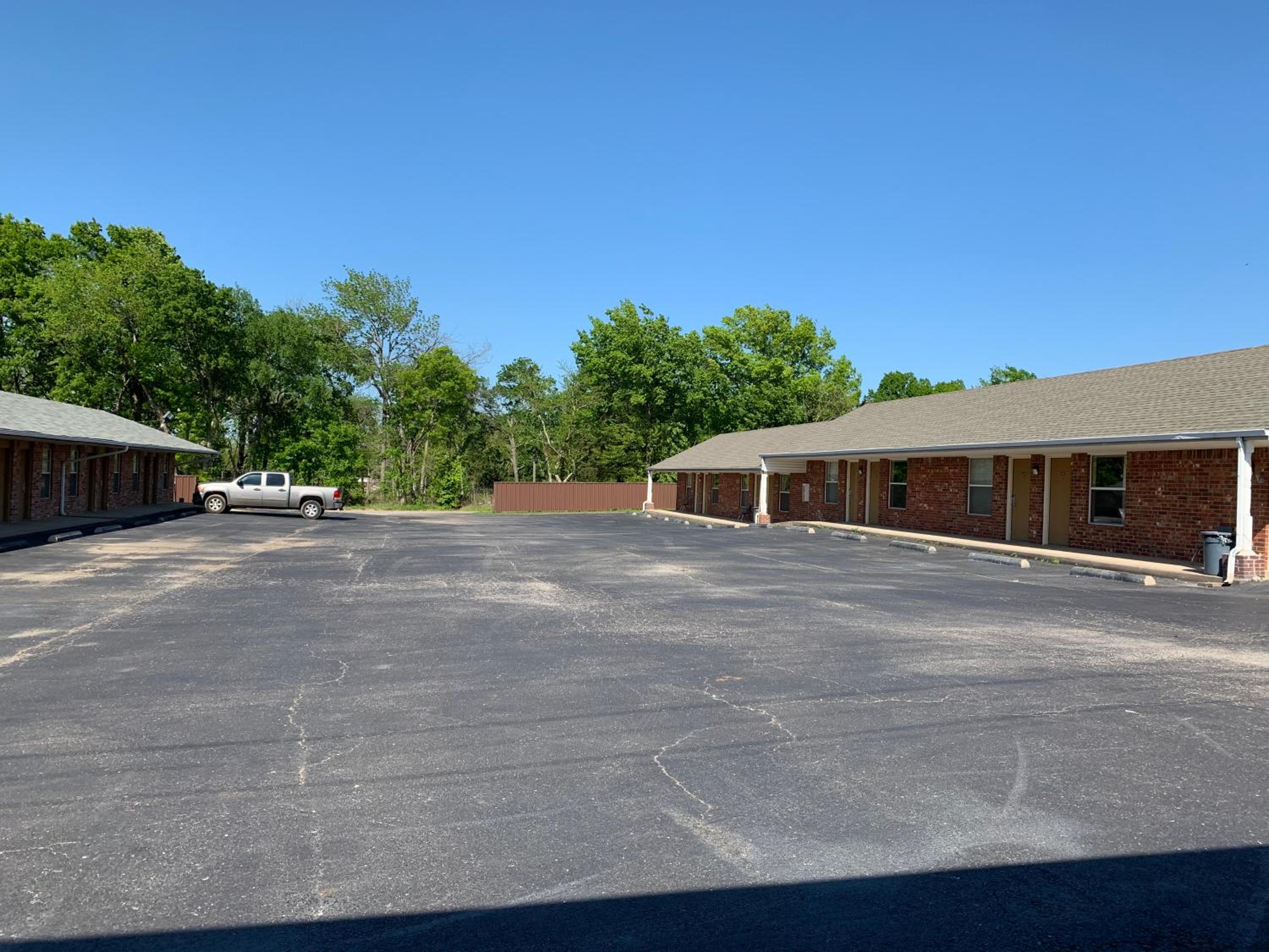 Durant Vacations - Budget Inn Madill - Property Image 5