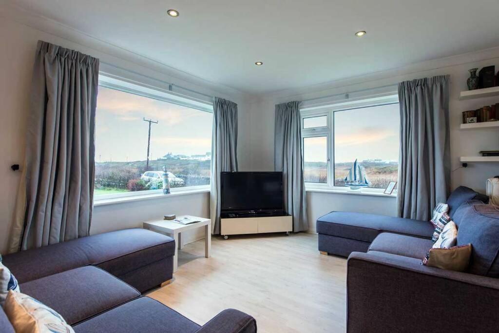 Ty DERYN - SLEEPS 6-SPACIOUS FAMILY HOLIDAY HOME view 4