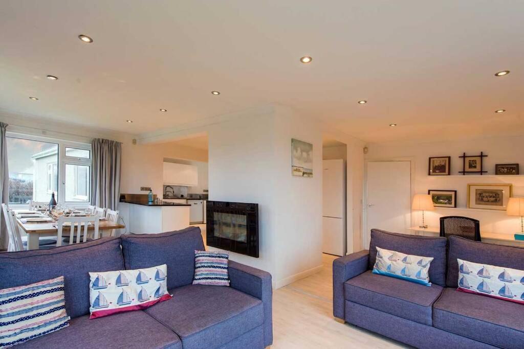 Ty DERYN - SLEEPS 6-SPACIOUS FAMILY HOLIDAY HOME view 5
