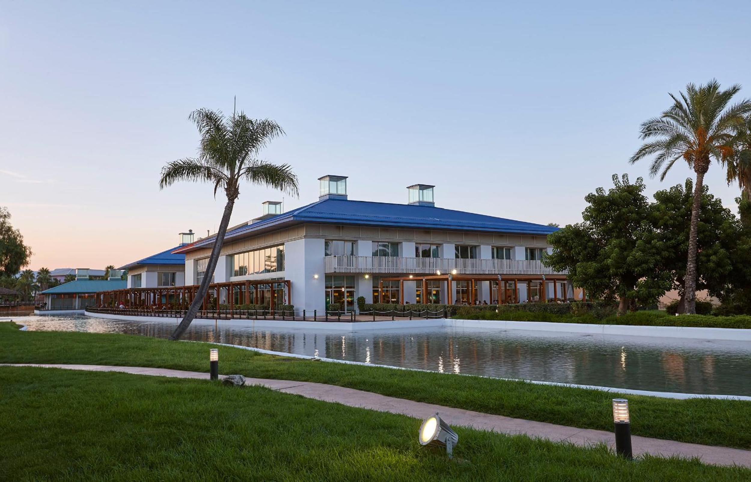 Hotel PortAventura Hotel Caribe - Includes unlimited access to PortAventura Park & 1 access to Ferrari Land - Image 1